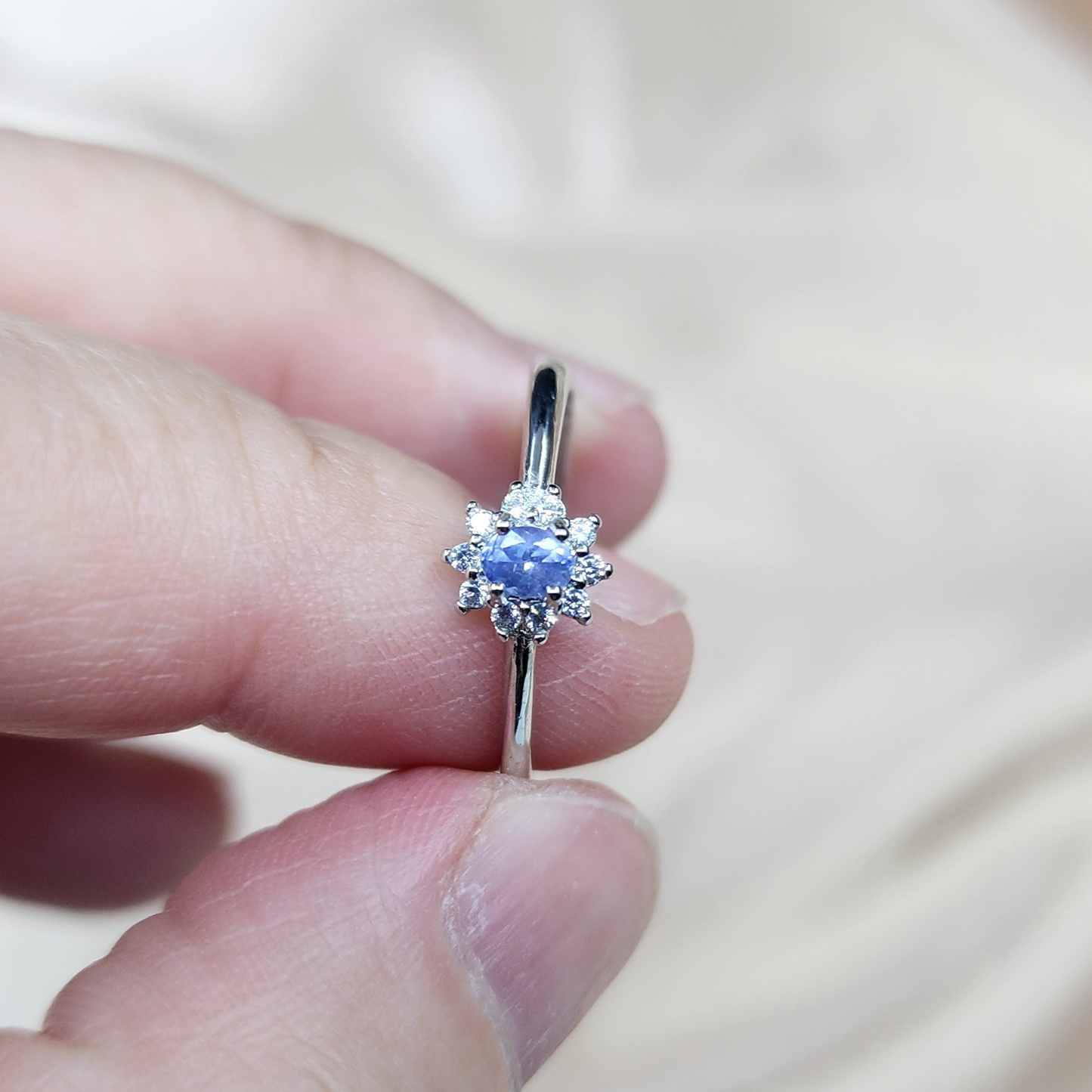 Natural Tanzanite Adjustable Ring | Silver-Plated Floral Solitaire Minimalist Open Ring | Cincin Tanzanite Semula Jadi Bersadur Perak | Rekaan Bunga Minimalis Boleh Laras