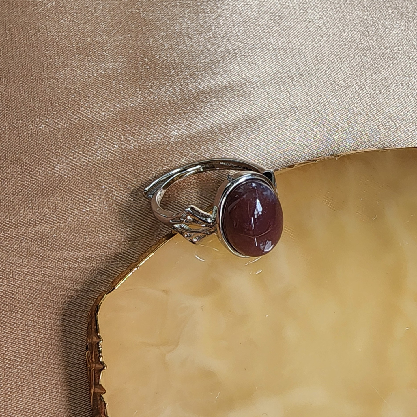 Natural Red Gemstone Adjustable Ring | Silver-Plated Vintage Crystal Jewelry | Cincin Batu Merah Semula Jadi Boleh Laras | Barang Kemas Elegan