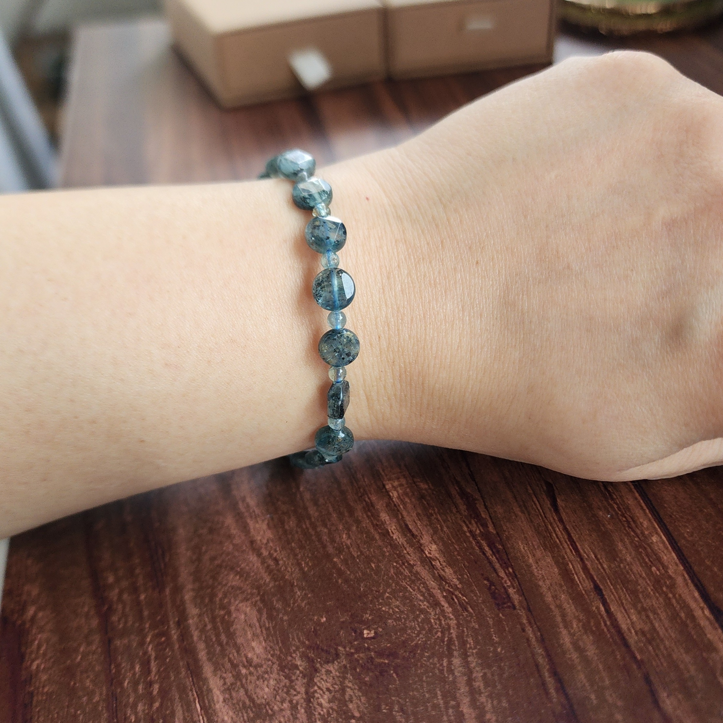 Natural Kyanite Bracelet | Blue-Green Faceted Crystal | Elastic Fit, Healing Jewelry | Gelang Kyanite Asli Biru-Hijau｜Tenaga Pemulihan｜Buatan Tangan