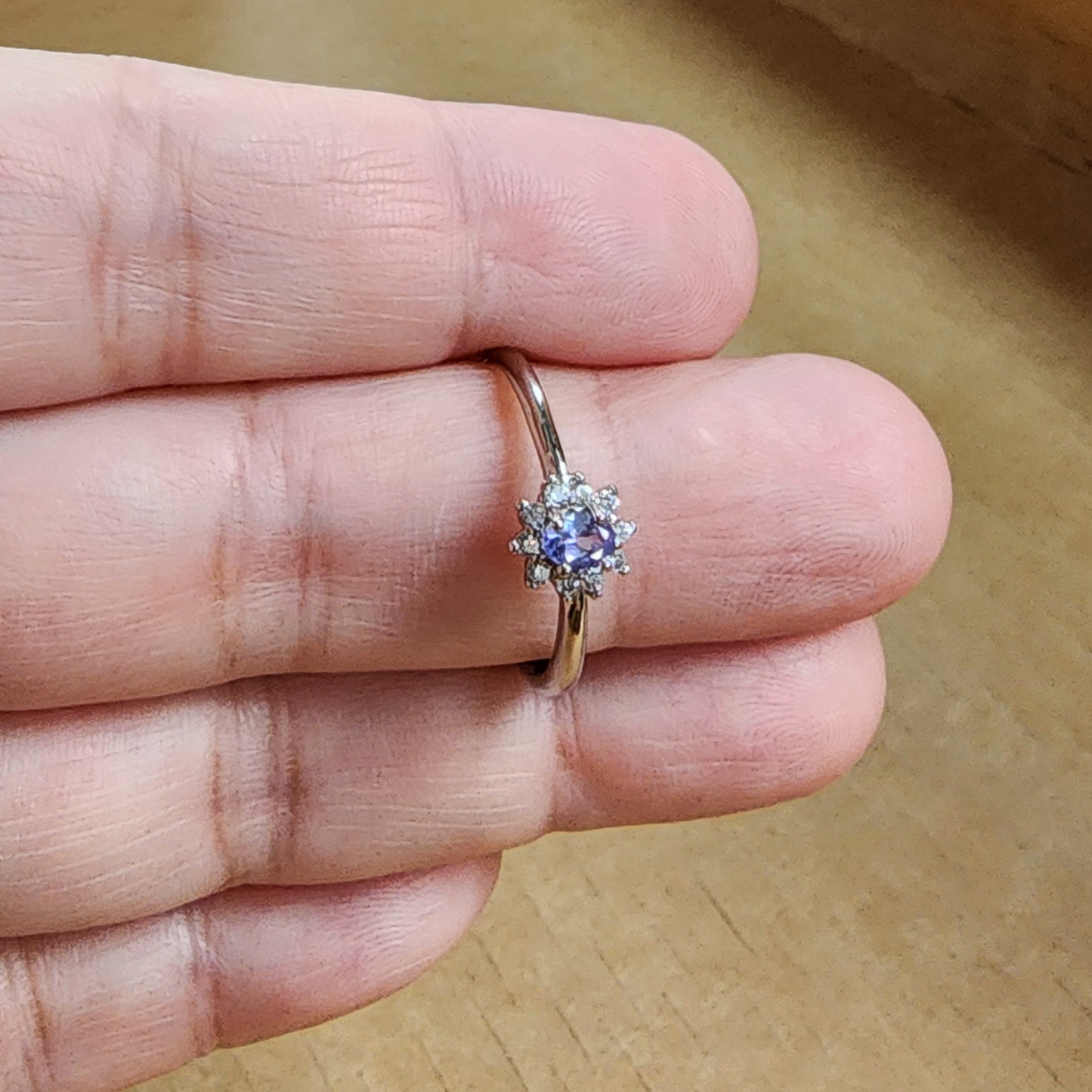 Natural Tanzanite Adjustable Ring | Silver-Plated Floral Solitaire Minimalist Open Ring | Cincin Tanzanite Semula Jadi Bersadur Perak | Rekaan Bunga Minimalis Boleh Laras