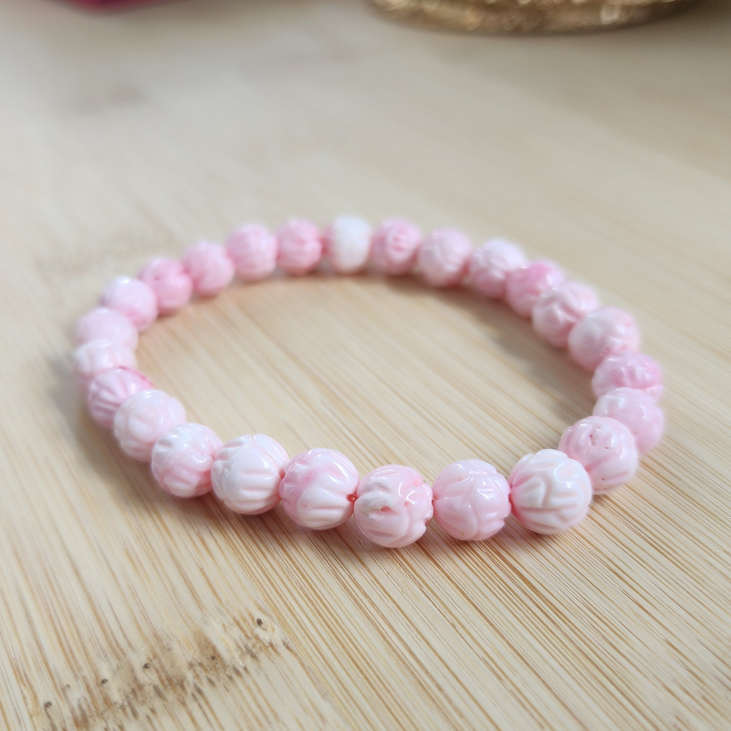 Natural Pink Queen Conch Floral Bracelet｜Soft Gloss & Feminine Energy｜Calming Shell Jewelry for Her｜Gelang Corak Bunga Queen Conch Merah Jambu Asli｜Ketenangan & Aura Feminin