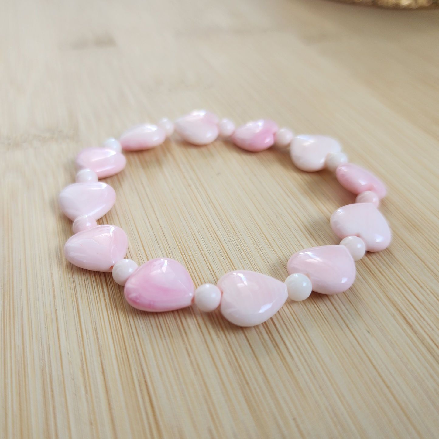 Natural Pink Queen Conch Heart Bracelet｜Soft Gloss & Feminine Energy｜Calming Shell Jewelry for Her｜Gelang Queen Conch Pink Asli｜Ketenangan & Aura Feminin