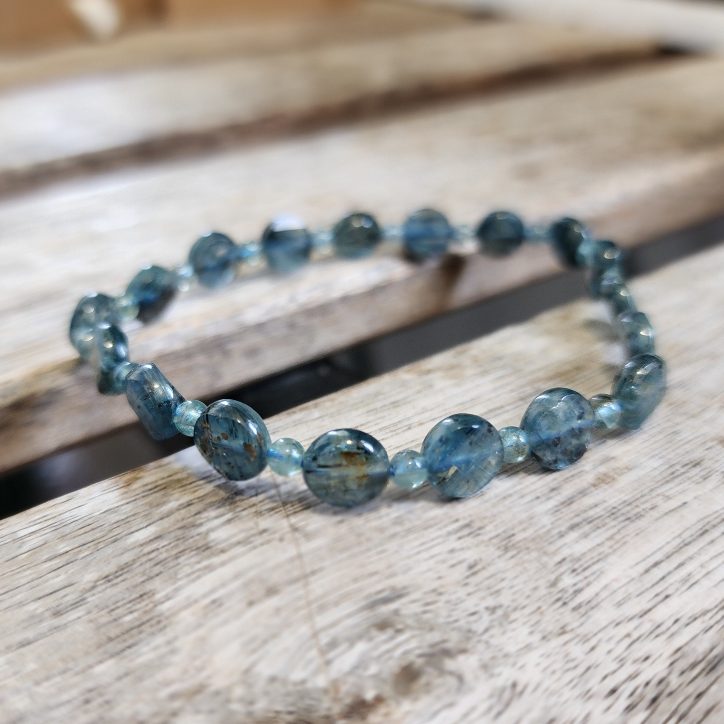 Natural Kyanite Bracelet | Blue-Green Faceted Crystal | Elastic Fit, Healing Jewelry | Gelang Kyanite Asli Biru-Hijau｜Tenaga Pemulihan｜Buatan Tangan