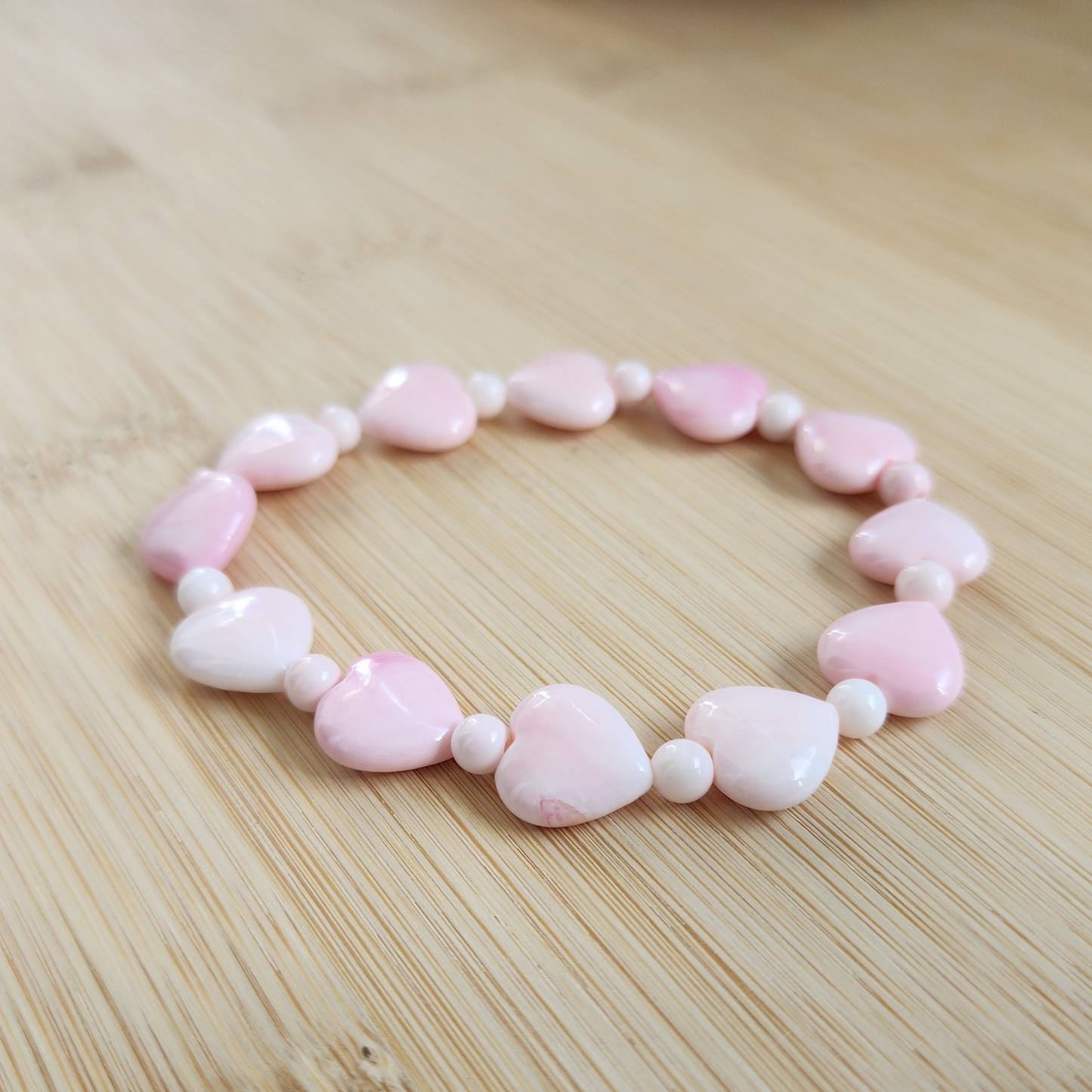 Natural Pink Queen Conch Heart Bracelet｜Soft Gloss & Feminine Energy｜Calming Shell Jewelry for Her｜Gelang Queen Conch Pink Asli｜Ketenangan & Aura Feminin