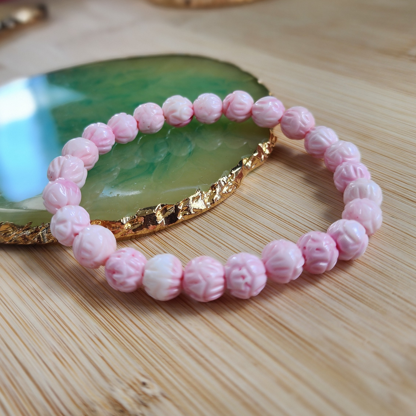 Natural Pink Queen Conch Floral Bracelet｜Soft Gloss & Feminine Energy｜Calming Shell Jewelry for Her｜Gelang Corak Bunga Queen Conch Merah Jambu Asli｜Ketenangan & Aura Feminin