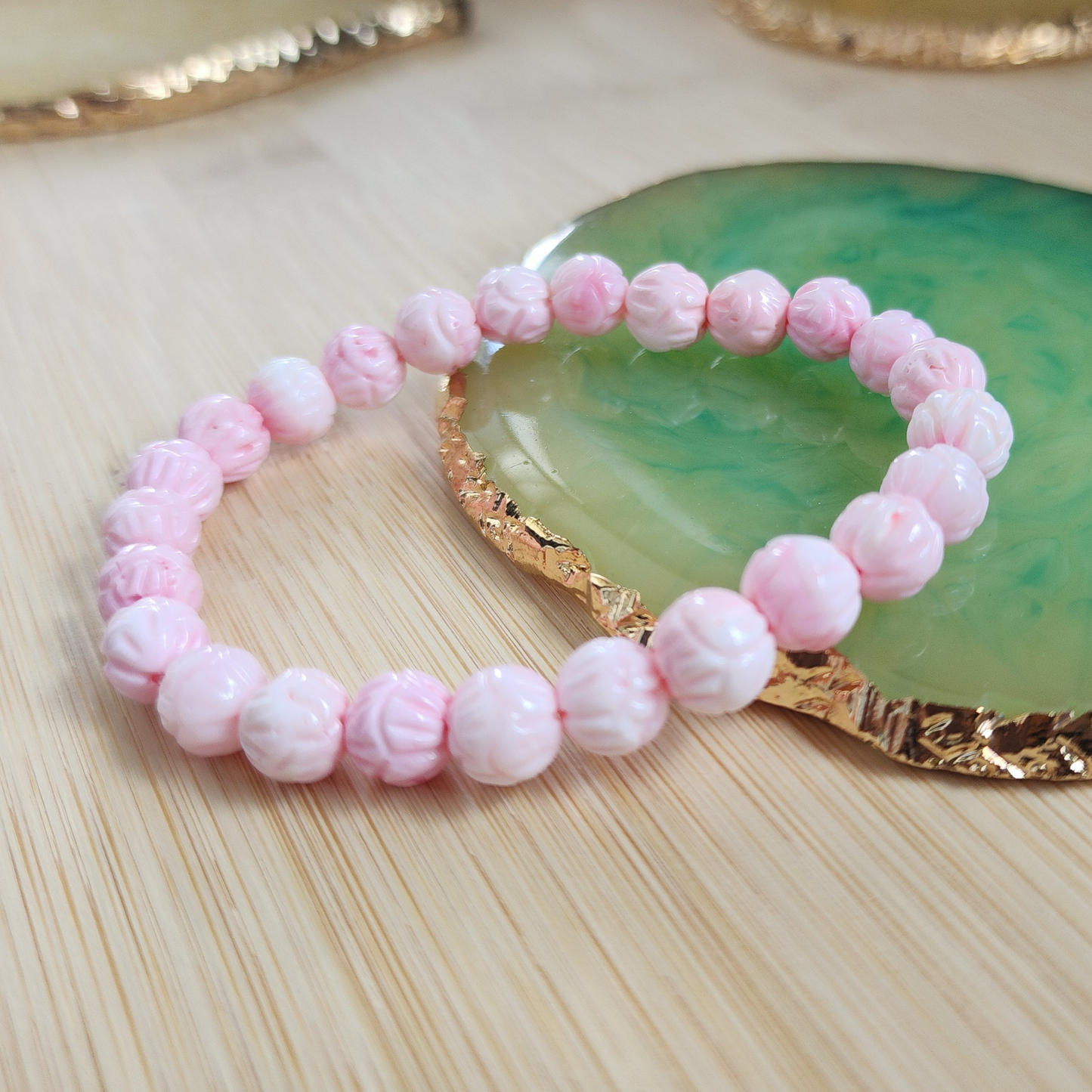 Natural Pink Queen Conch Floral Bracelet｜Soft Gloss & Feminine Energy｜Calming Shell Jewelry for Her｜Gelang Corak Bunga Queen Conch Merah Jambu Asli｜Ketenangan & Aura Feminin