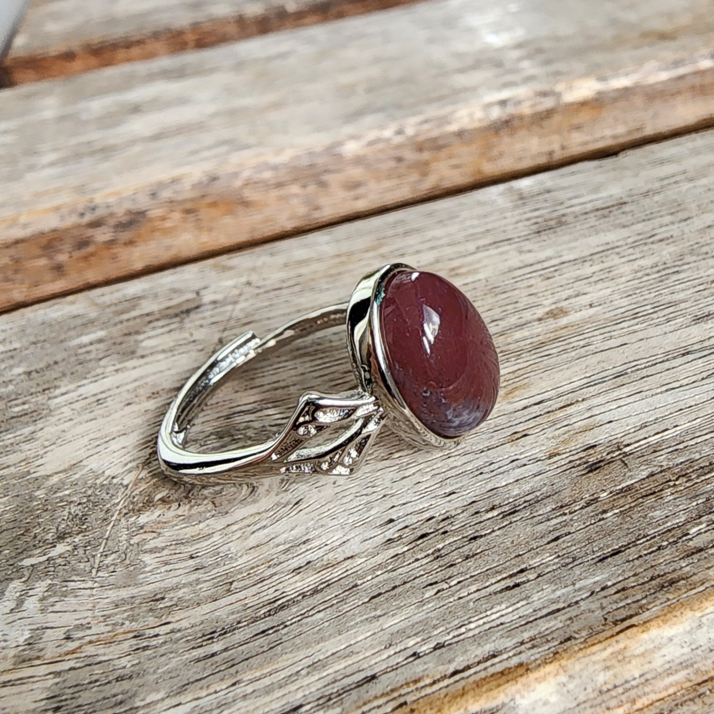 Natural Red Gemstone Adjustable Ring | Silver-Plated Vintage Crystal Jewelry | Cincin Batu Merah Semula Jadi Boleh Laras | Barang Kemas Elegan