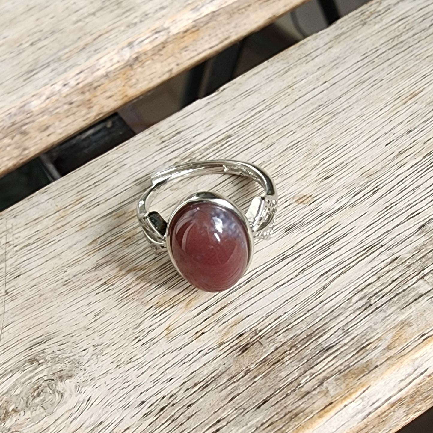 Natural Red Gemstone Adjustable Ring | Silver-Plated Vintage Crystal Jewelry | Cincin Batu Merah Semula Jadi Boleh Laras | Barang Kemas Elegan