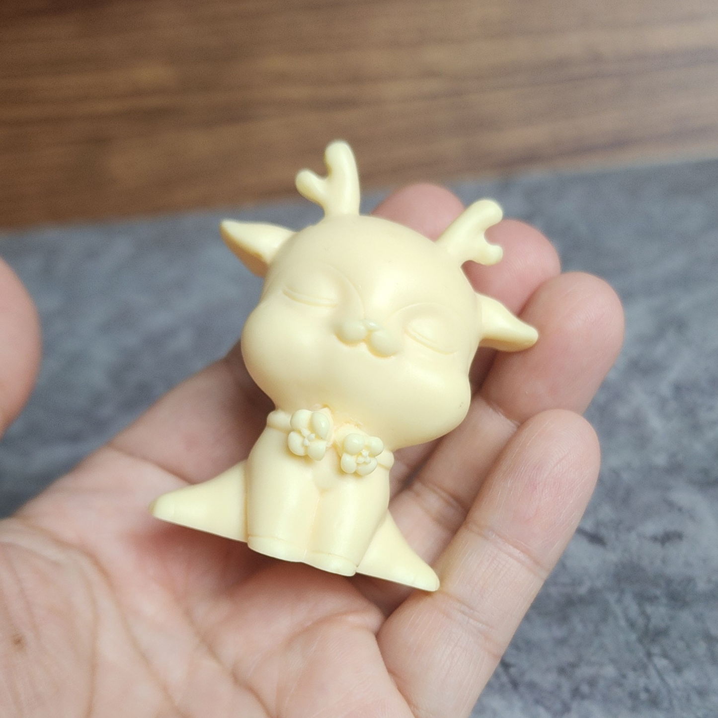 Ruxin's Radiance Collection-Natural Ivory Palm Deer Figurine – Lucky Feng Shui Car & Home Decor | Patung Rusa Ivory Semula Jadi Hiasan Feng Shui
