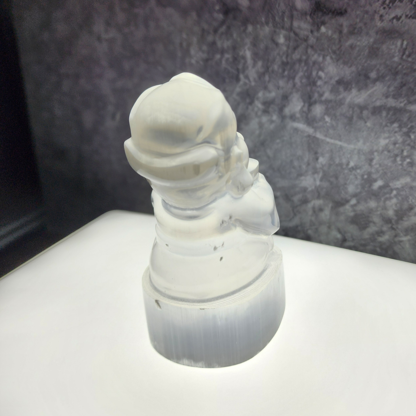 Natural Moroccan Selenite Wealth God Figurine | Hand-Carved Energy Cleansing Décor | Patung Dewa Kekayaan Selenite Asli Maghribi