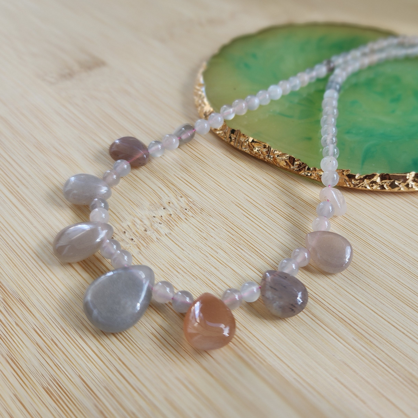 Natural Orange Moonstone & Feldspar Necklace with elegant teardrop beads. Handmade with soft peach glow for daily wear or gifting. Kalung Moonstone Oren & Feldspar buatan tangan, elegan, ringan & sesuai hadiah.