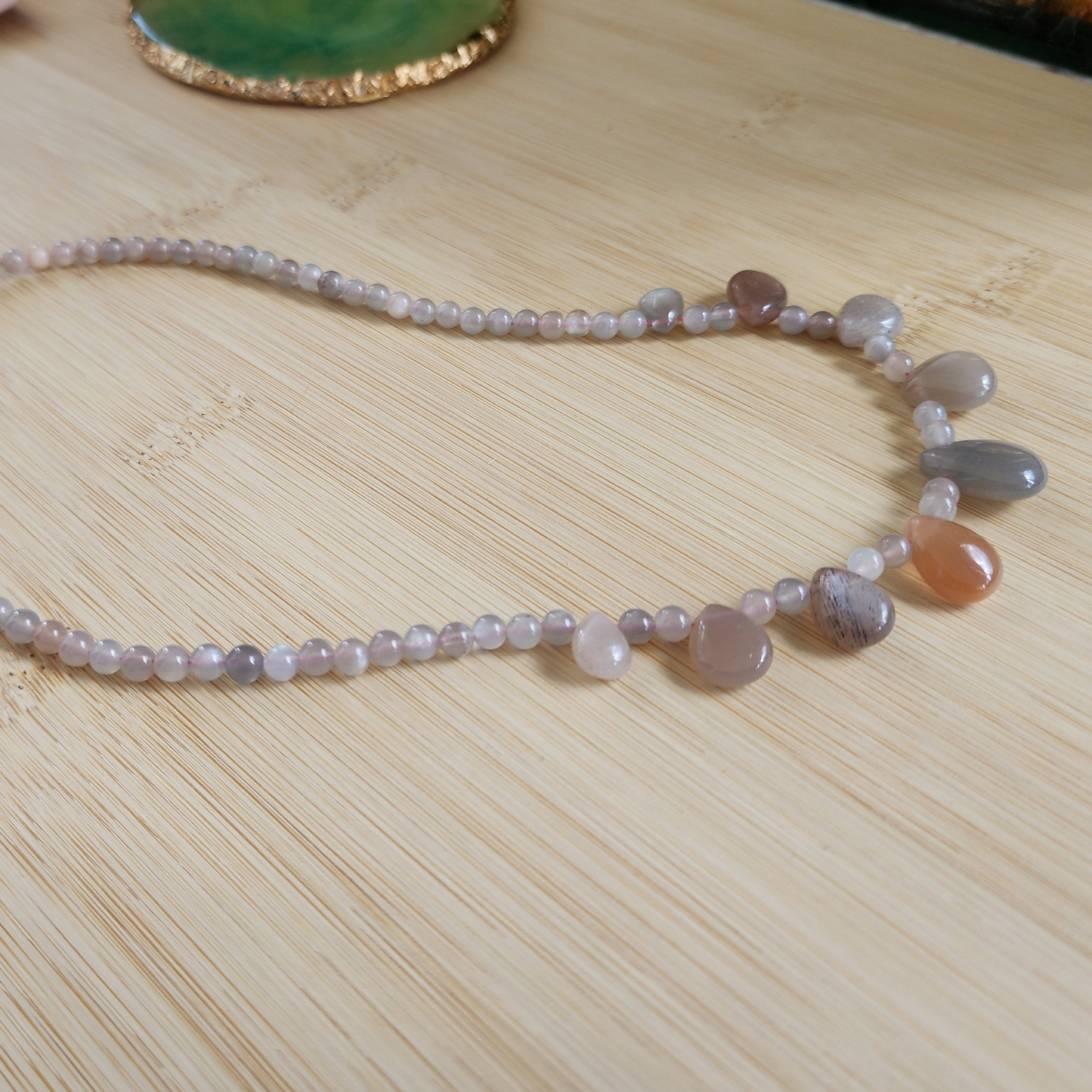 Natural Orange Moonstone & Feldspar Necklace with elegant teardrop beads. Handmade with soft peach glow for daily wear or gifting. Kalung Moonstone Oren & Feldspar buatan tangan, elegan, ringan & sesuai hadiah.