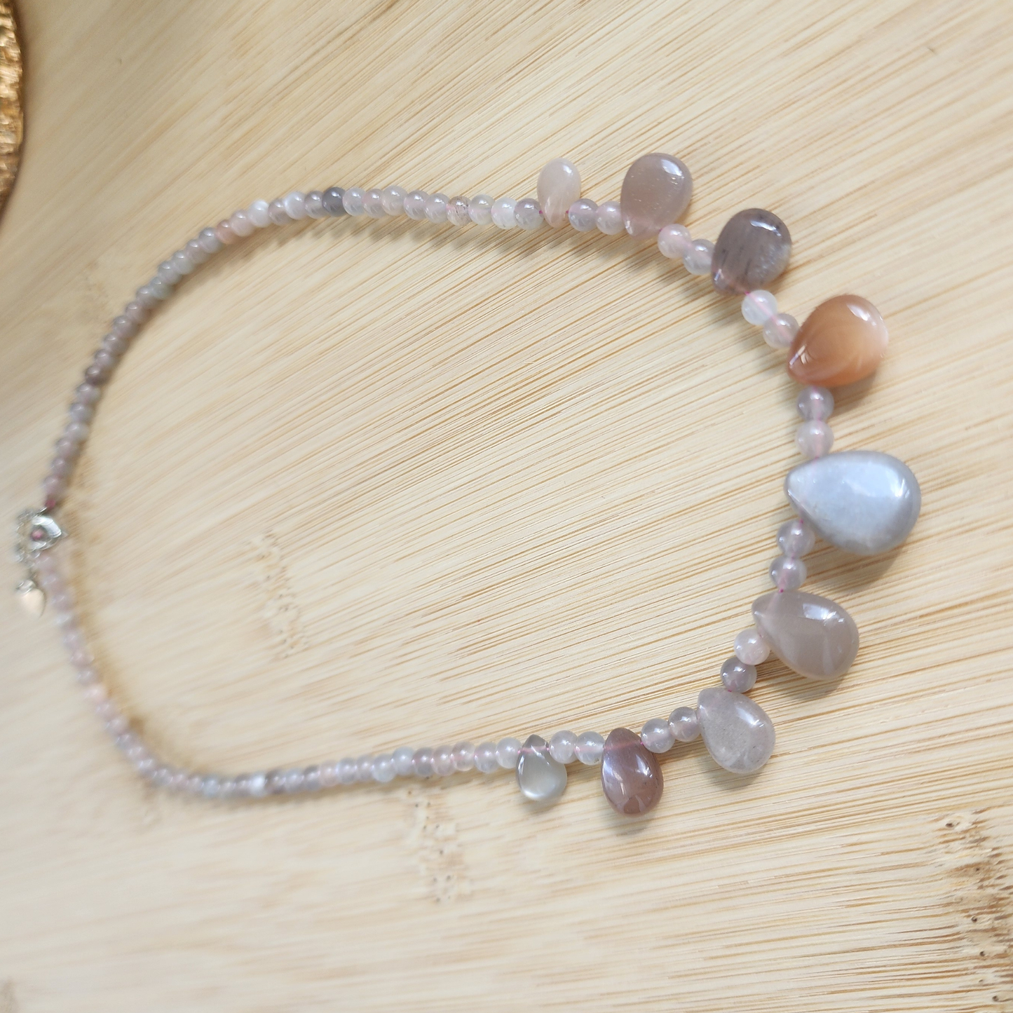 Natural Orange Moonstone & Feldspar Necklace with elegant teardrop beads. Handmade with soft peach glow for daily wear or gifting. Kalung Moonstone Oren & Feldspar buatan tangan, elegan, ringan & sesuai hadiah.