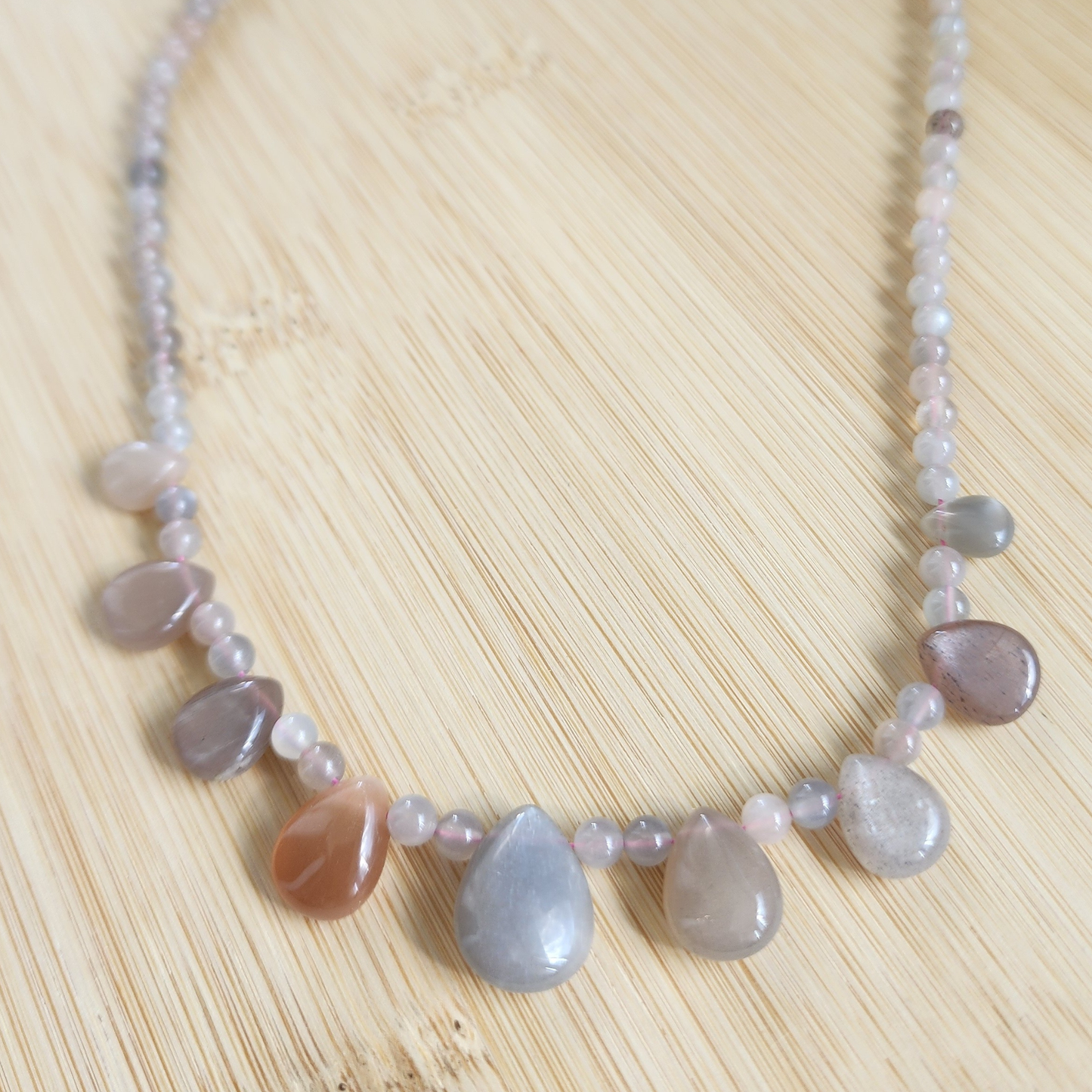 Natural Orange Moonstone & Feldspar Necklace with elegant teardrop beads. Handmade with soft peach glow for daily wear or gifting. Kalung Moonstone Oren & Feldspar buatan tangan, elegan, ringan & sesuai hadiah.