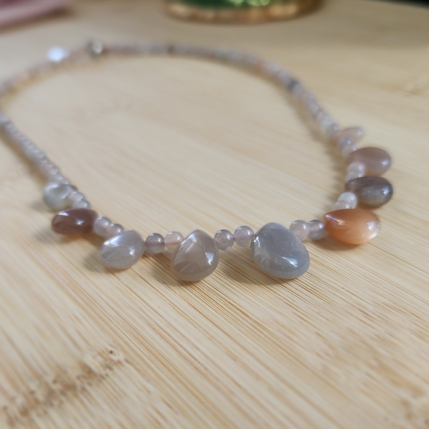 Natural Orange Moonstone & Feldspar Necklace with elegant teardrop beads. Handmade with soft peach glow for daily wear or gifting. Kalung Moonstone Oren & Feldspar buatan tangan, elegan, ringan & sesuai hadiah.