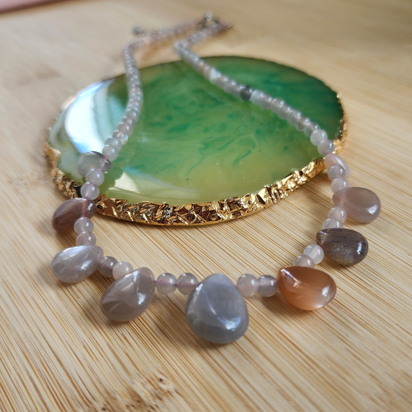 Natural Orange Moonstone & Feldspar Necklace with elegant teardrop beads. Handmade with soft peach glow for daily wear or gifting. Kalung Moonstone Oren & Feldspar buatan tangan, elegan, ringan & sesuai hadiah.
