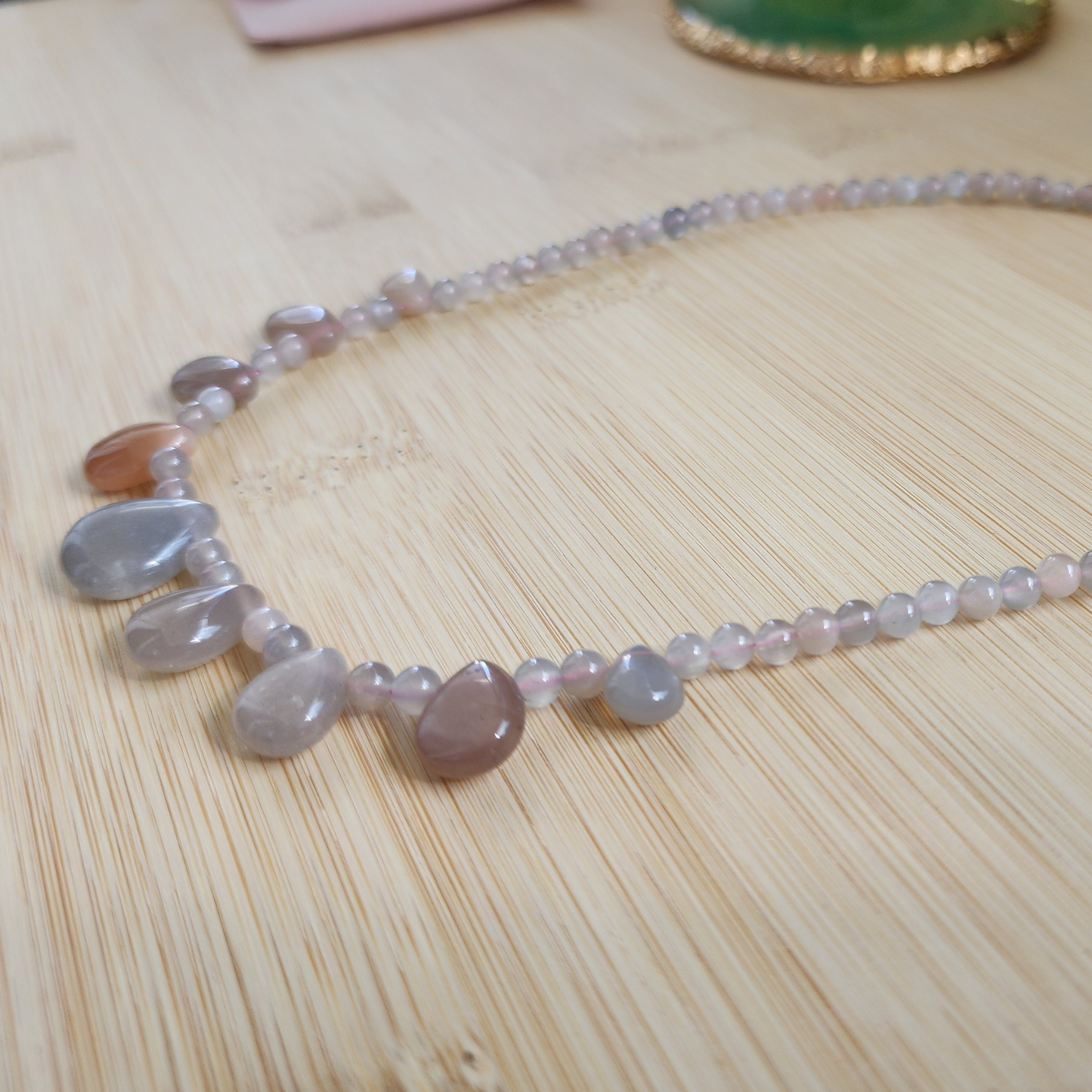 Natural Orange Moonstone & Feldspar Necklace with elegant teardrop beads. Handmade with soft peach glow for daily wear or gifting. Kalung Moonstone Oren & Feldspar buatan tangan, elegan, ringan & sesuai hadiah.