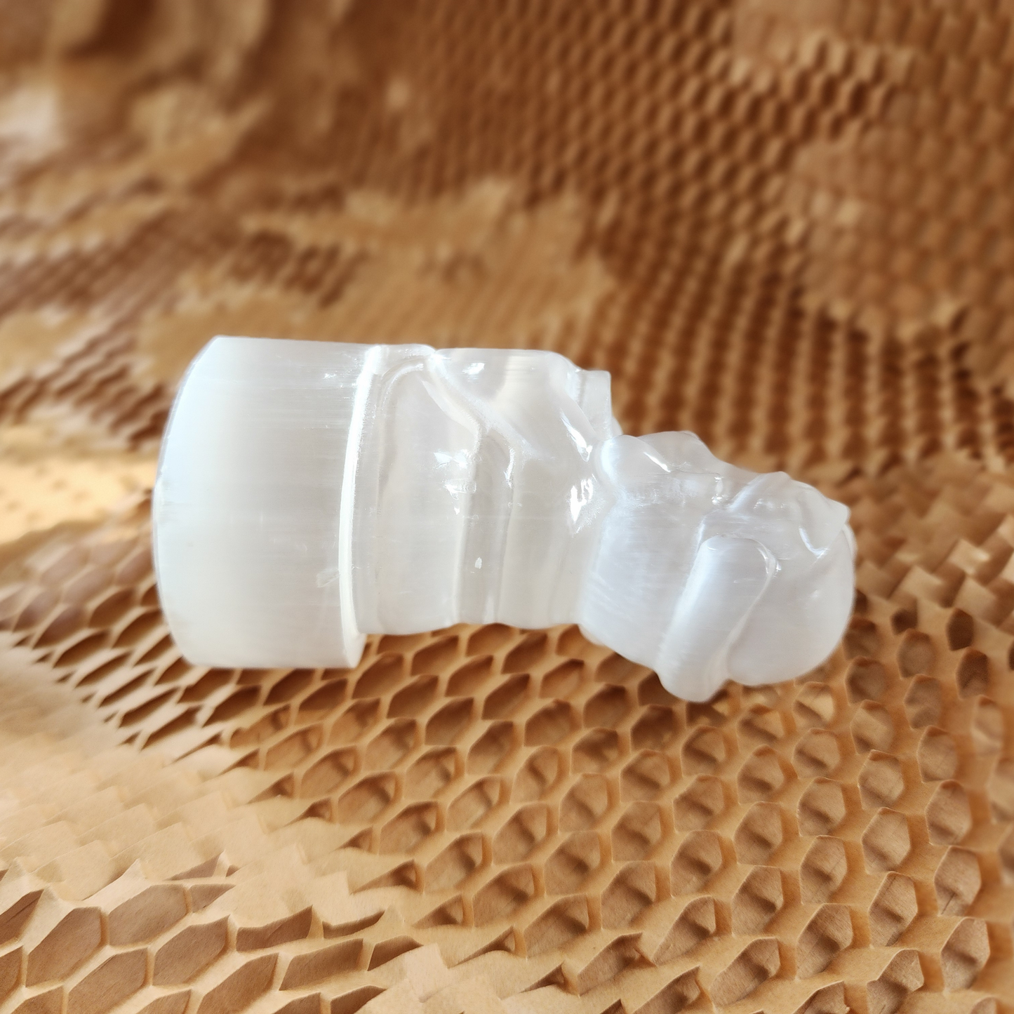 Natural Moroccan Selenite Wealth God Figurine | Hand-Carved Energy Cleansing Décor | Patung Dewa Kekayaan Selenite Asli Maghribi