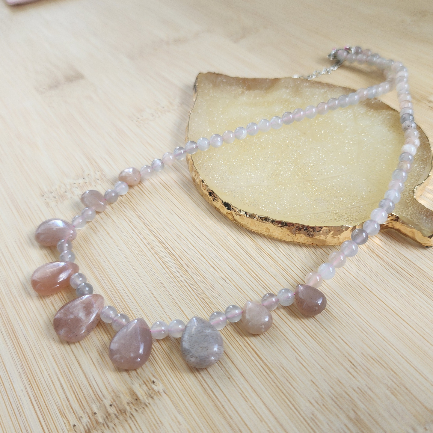 Natural Orange Moonstone & Feldspar Necklace with elegant teardrop beads. Handmade with soft peach glow for daily wear or gifting. Kalung Moonstone Oren & Feldspar buatan tangan, elegan, ringan & sesuai hadiah.