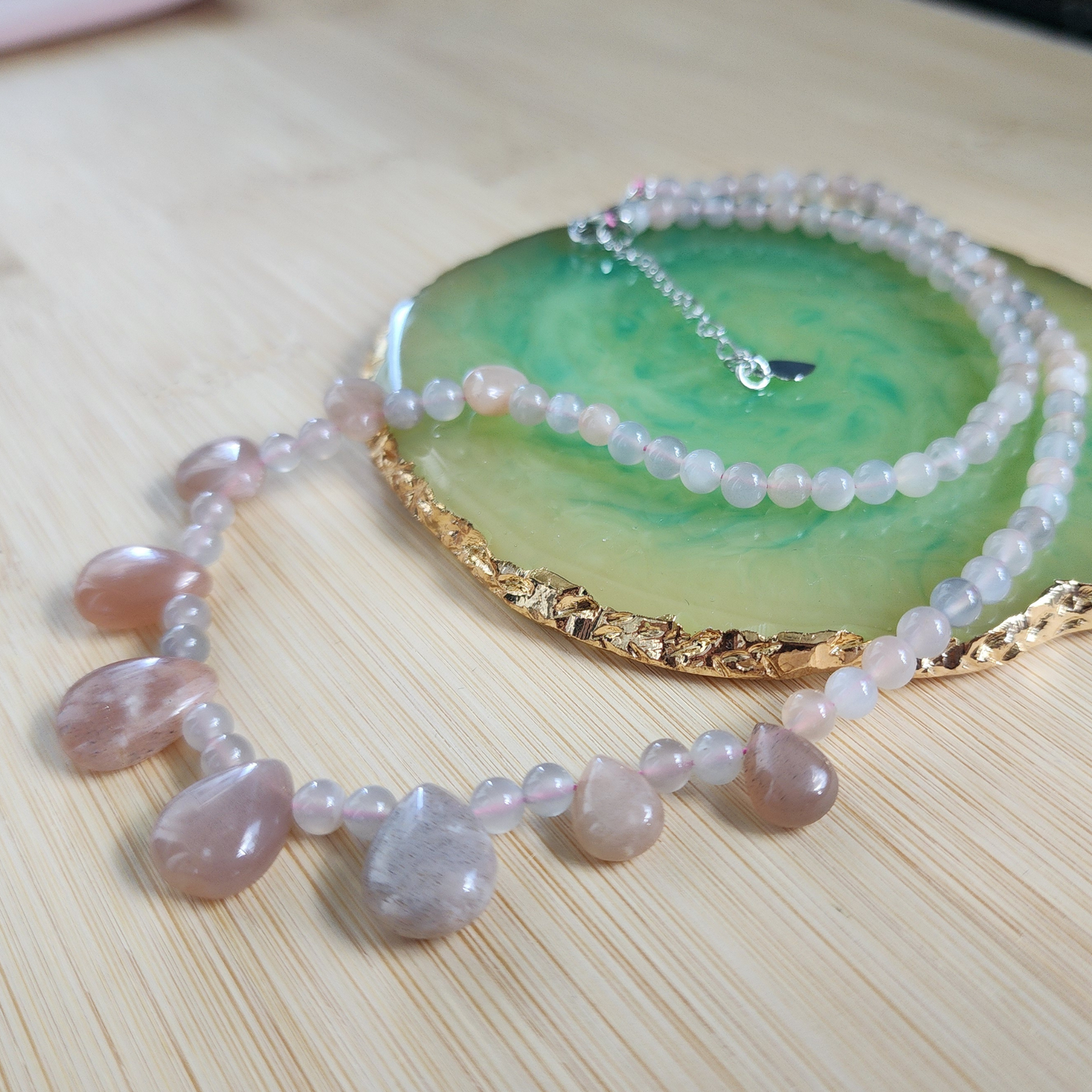 Natural Orange Moonstone & Feldspar Necklace with elegant teardrop beads. Handmade with soft peach glow for daily wear or gifting. Kalung Moonstone Oren & Feldspar buatan tangan, elegan, ringan & sesuai hadiah.