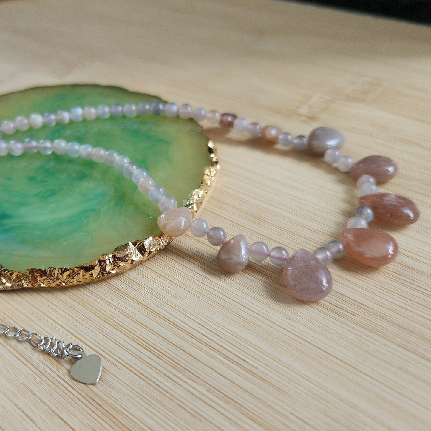 Natural Orange Moonstone & Feldspar Necklace with elegant teardrop beads. Handmade with soft peach glow for daily wear or gifting. Kalung Moonstone Oren & Feldspar buatan tangan, elegan, ringan & sesuai hadiah.