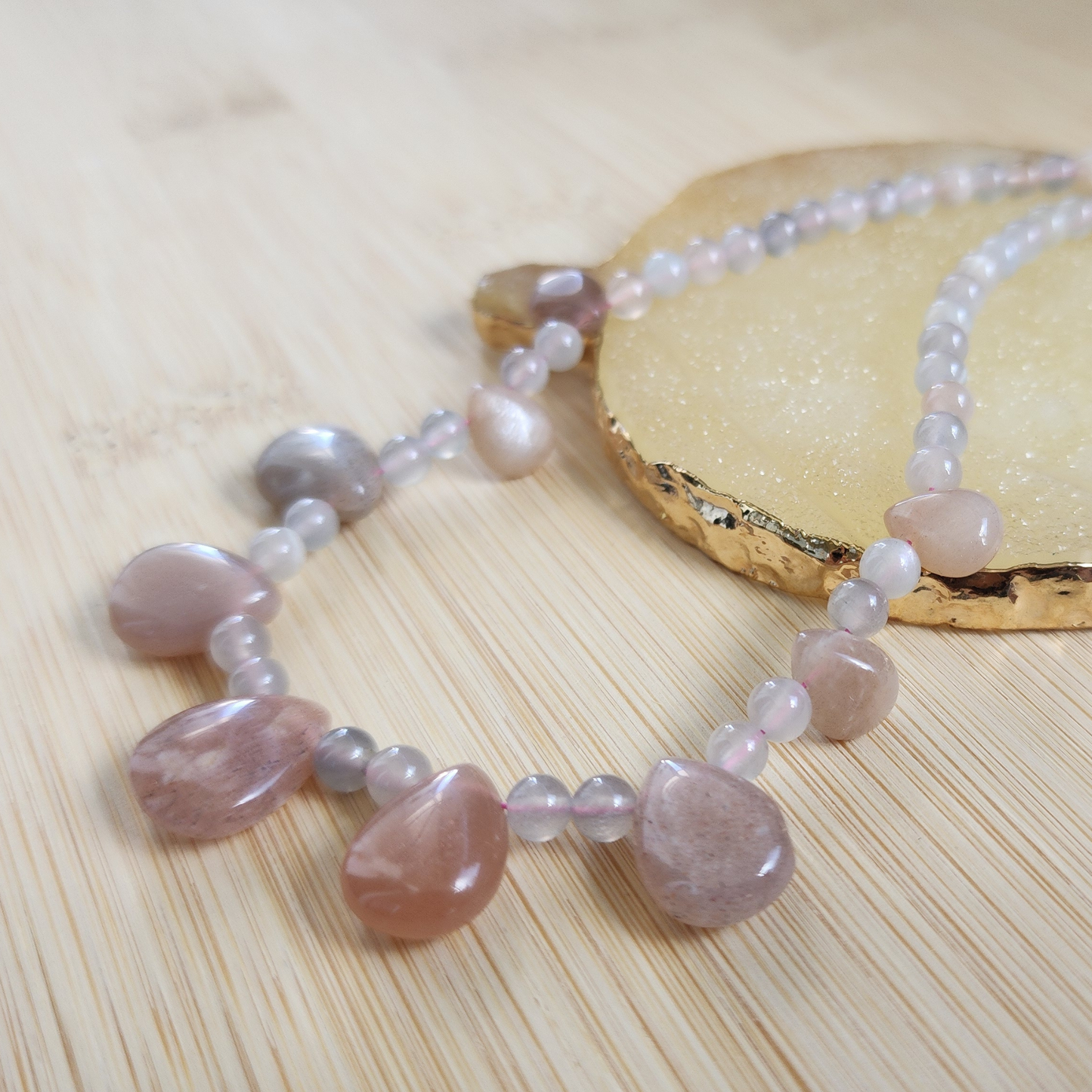 Natural Orange Moonstone & Feldspar Necklace with elegant teardrop beads. Handmade with soft peach glow for daily wear or gifting. Kalung Moonstone Oren & Feldspar buatan tangan, elegan, ringan & sesuai hadiah.