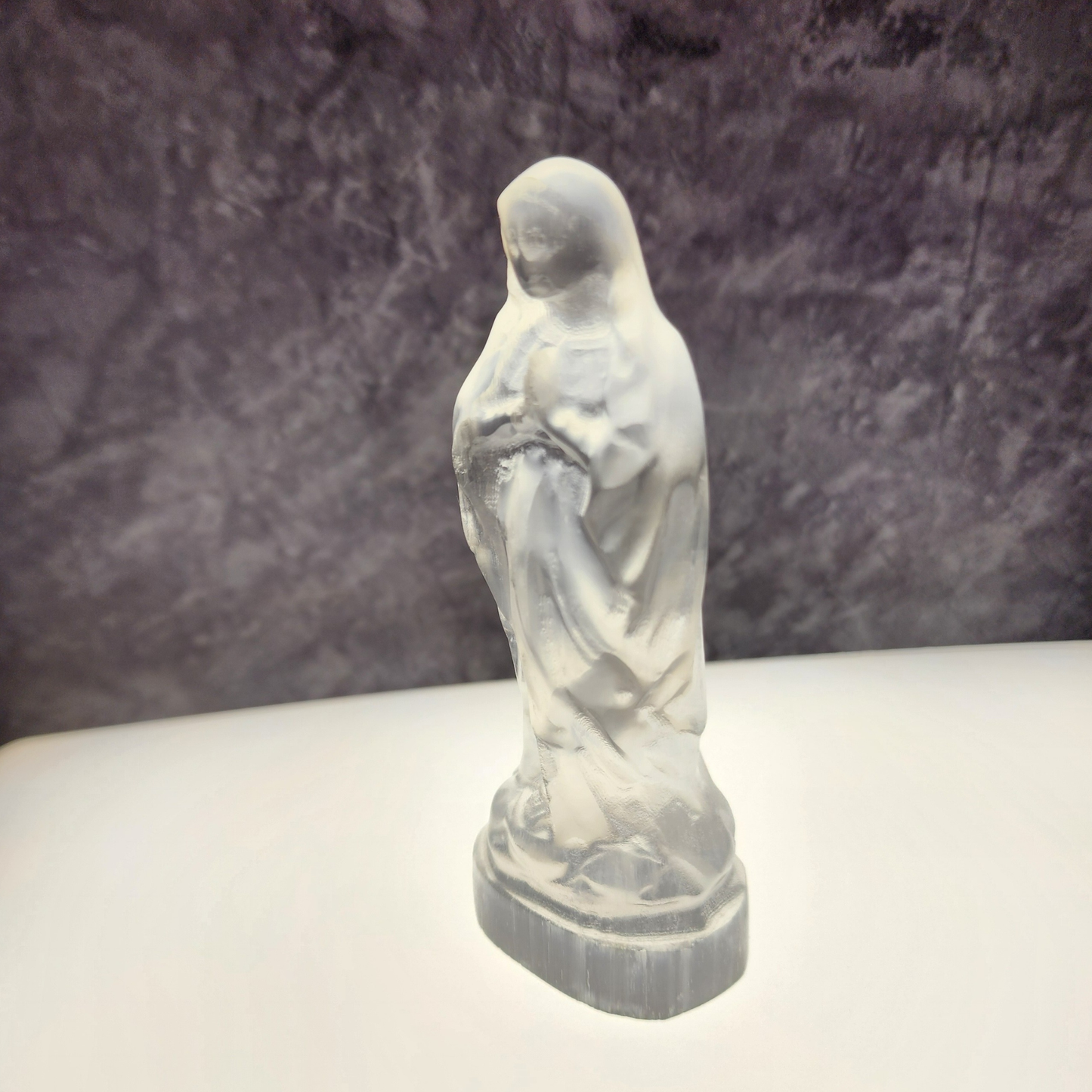 Natural Moroccan Selenite Mother Mary Figurine | Hand-Carved Energy Cleansing Décor | Patung Maria Suci Selenite Asli Maghribi