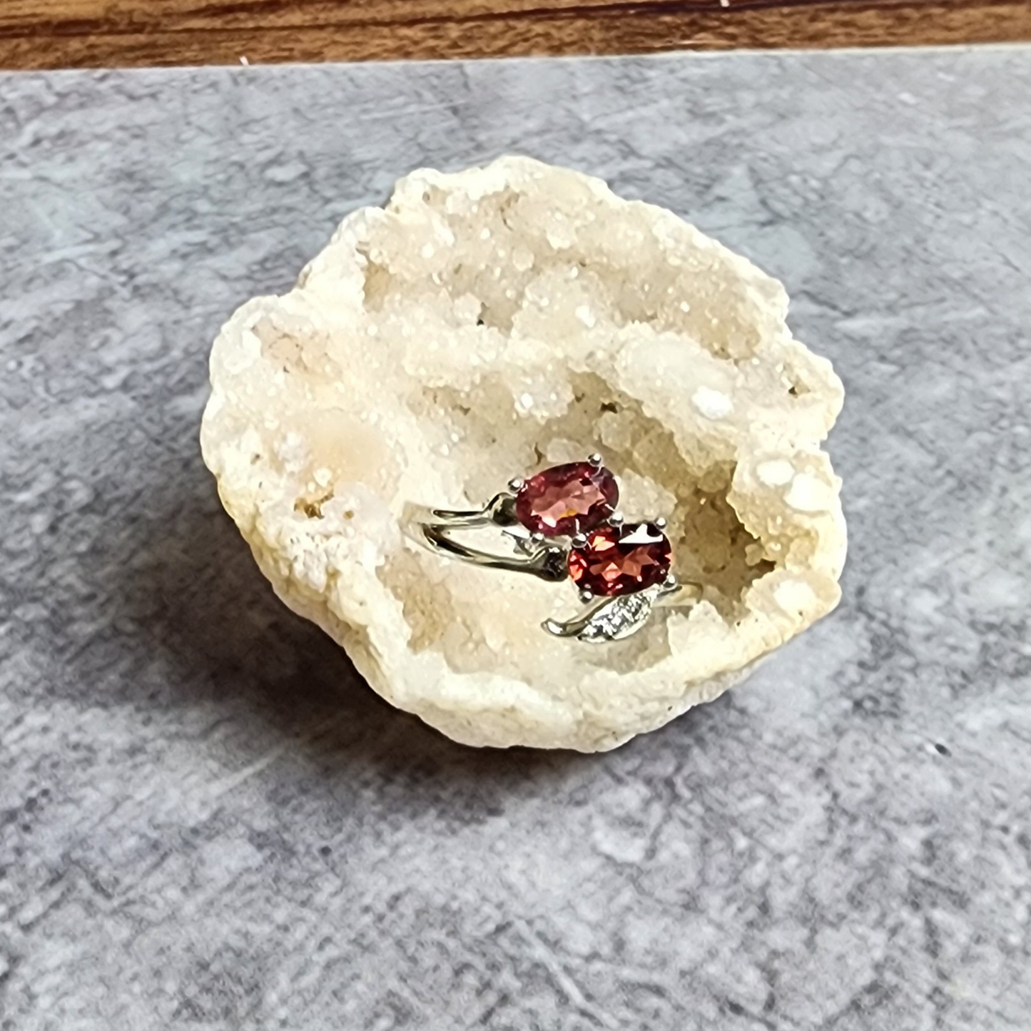 Natural Garnet Adjustable Crystal Ring – Silver Plated Wine Red Gemstone Ring | Energy Jewelry Gift for Women | Cincin Garnet Semula Jadi Boleh Laras