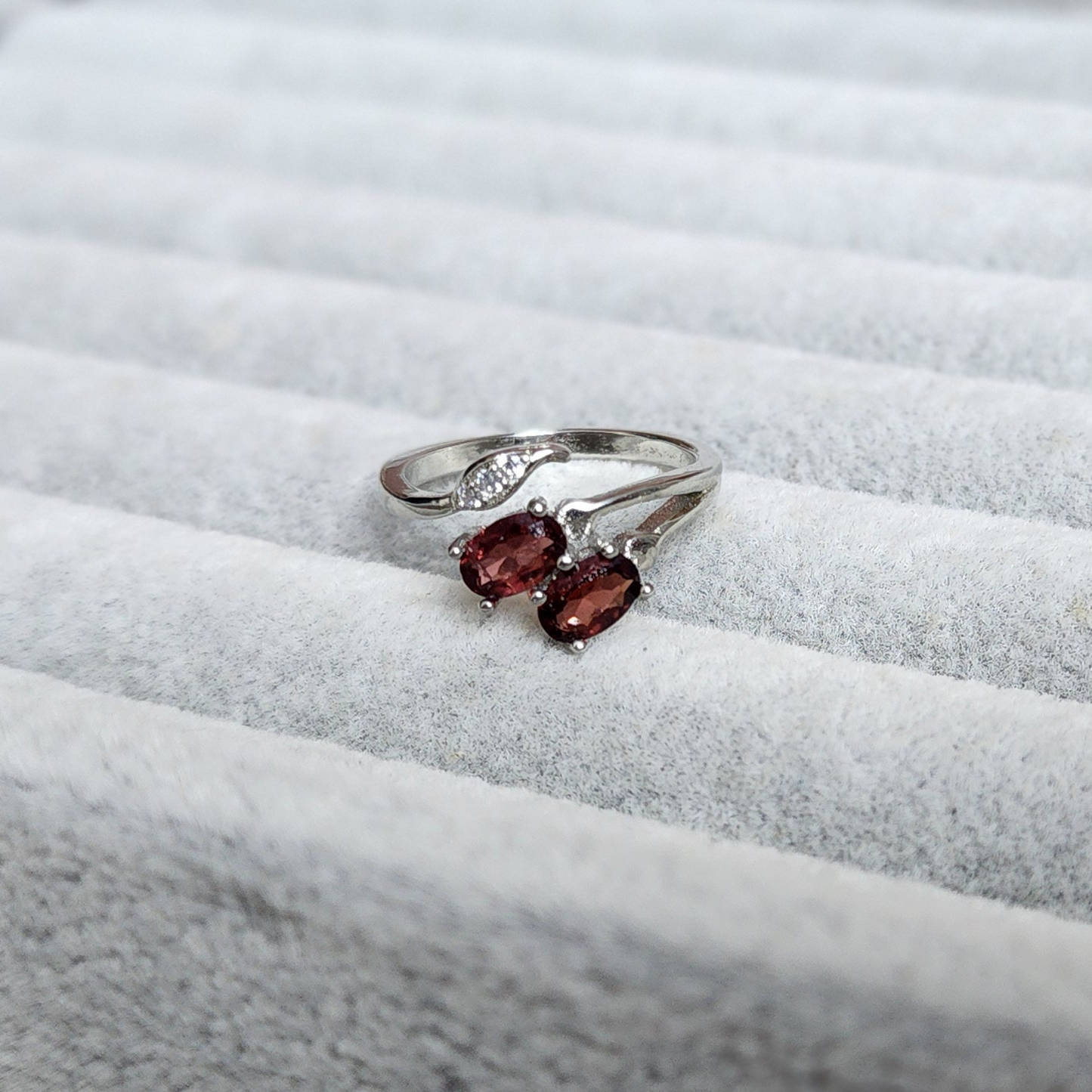 Natural Garnet Adjustable Crystal Ring – Silver Plated Wine Red Gemstone Ring | Energy Jewelry Gift for Women | Cincin Garnet Semula Jadi Boleh Laras