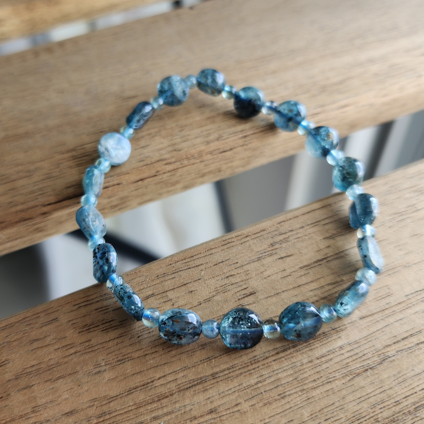 Natural Kyanite Bracelet | Blue-Green Faceted Crystal | Elastic Fit, Healing Jewelry | Gelang Kyanite Asli Biru-Hijau｜Tenaga Pemulihan｜Buatan Tangan