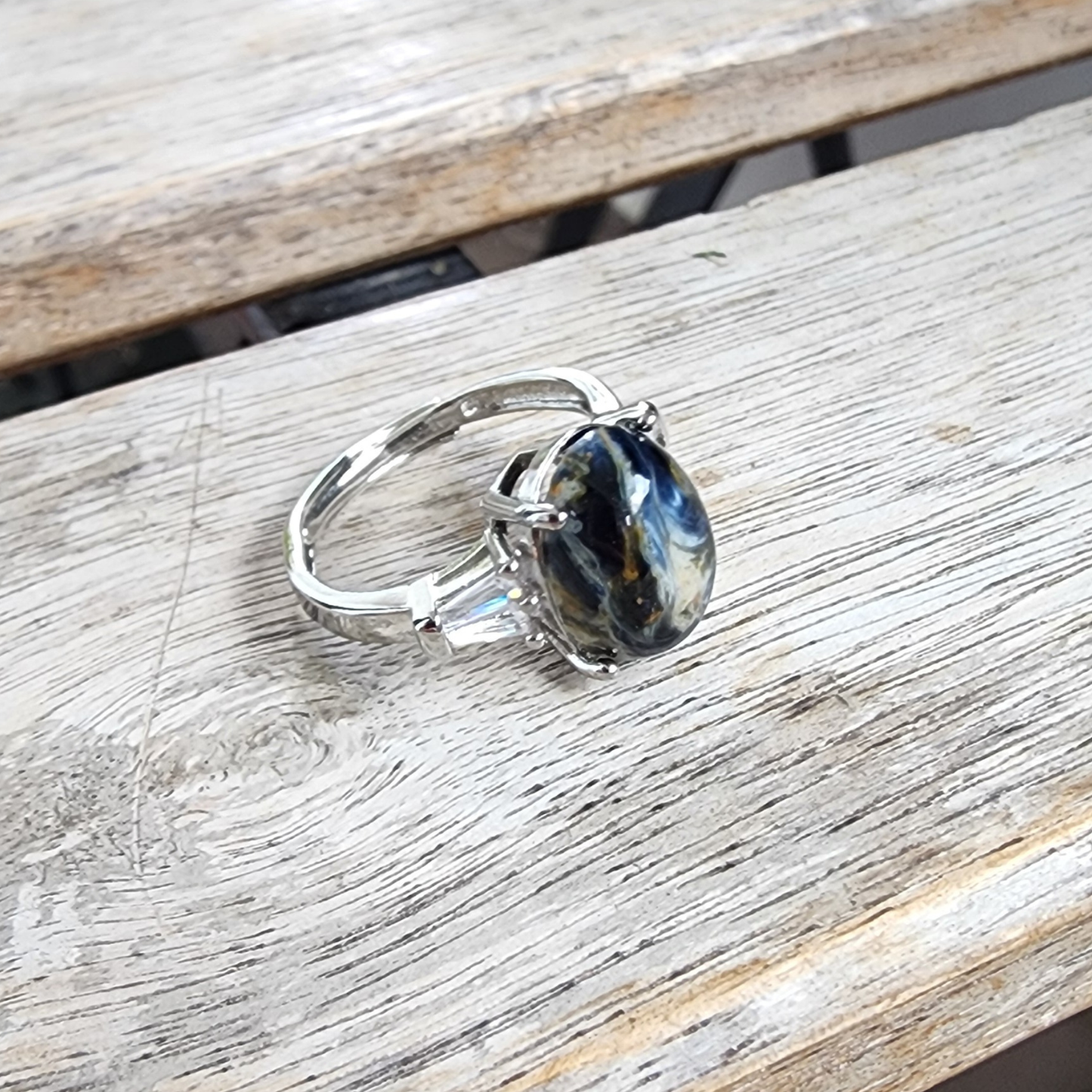 Natural Pietersite adjustable ring with blue-gold storm patterns. Silver-plated design, bold yet elegant statement jewelry | Cincin Pietersite semula jadi boleh laras dengan corak ribut biru keemasan. Reka bentuk bersadur perak, elegan dan moden.