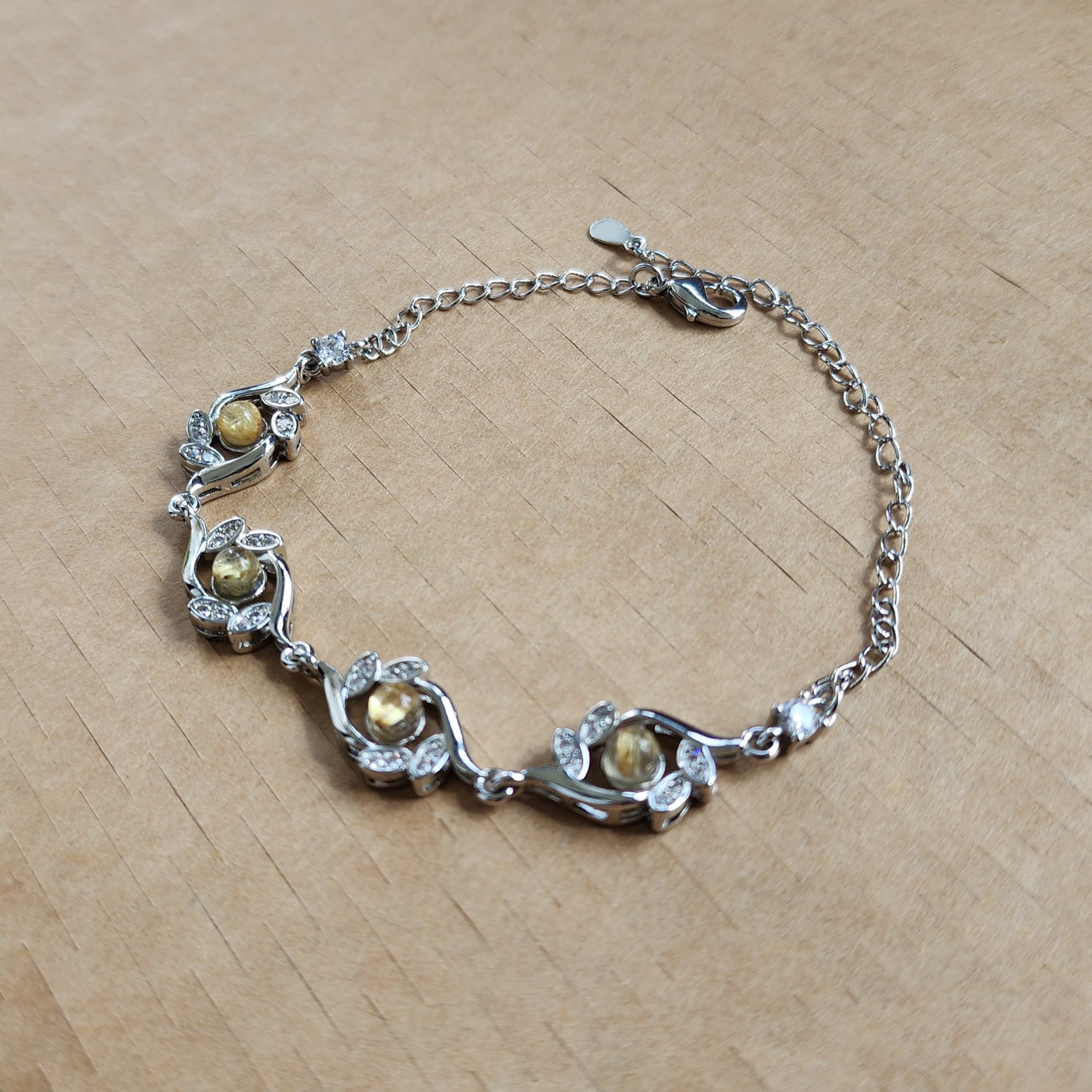 Yellow Rutilated Quartz Floral Bracelet – Adjustable Silver Charm | Gelang Kristal Rutil Kuning Bunga Elegan Hadiah Istimewa