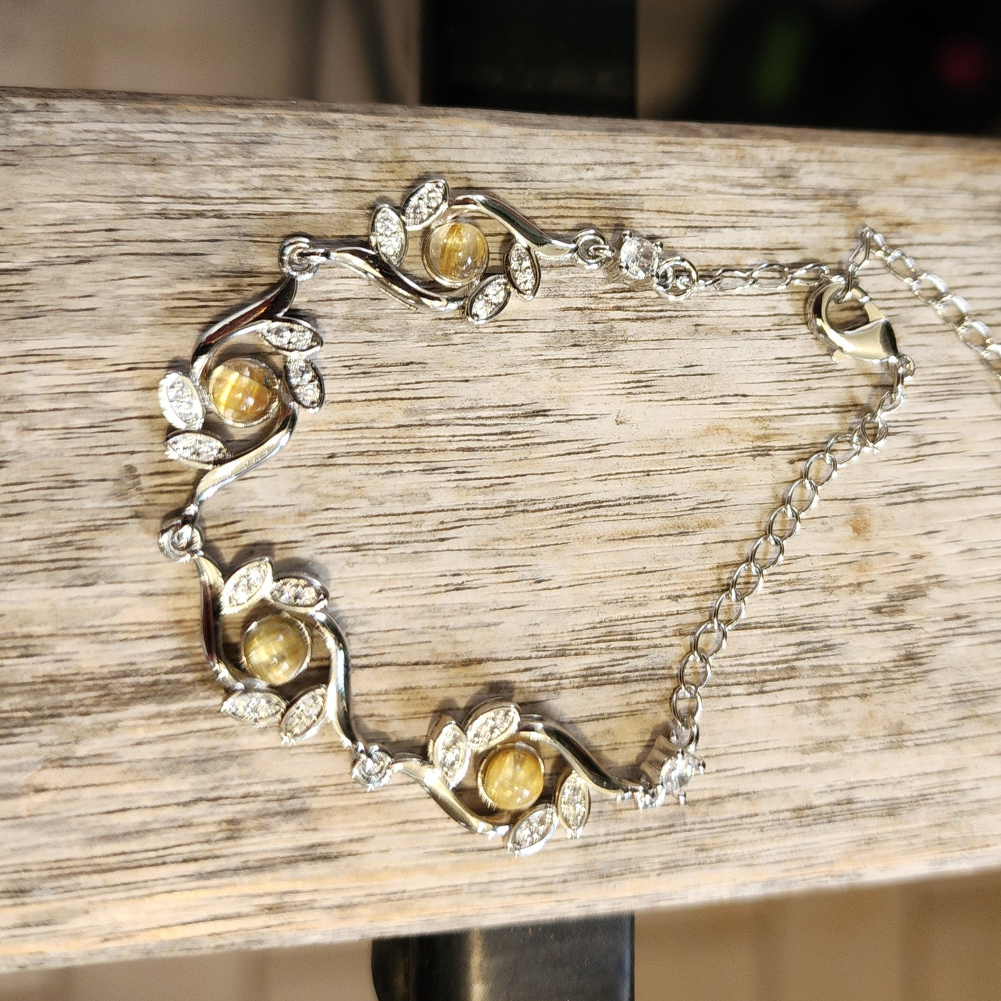 Yellow Rutilated Quartz Floral Bracelet – Adjustable Silver Charm | Gelang Kristal Rutil Kuning Bunga Elegan Hadiah Istimewa