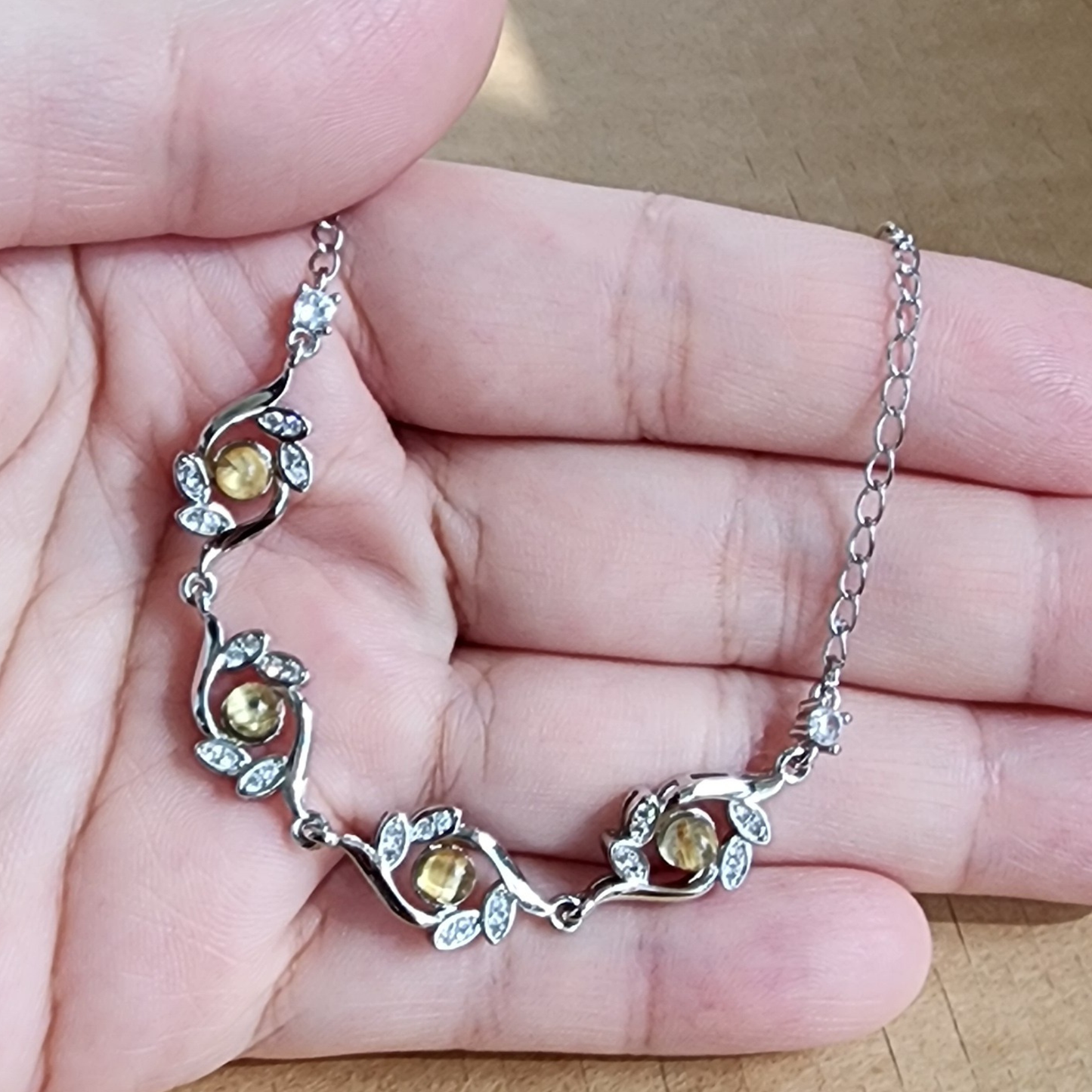 Yellow Rutilated Quartz Floral Bracelet – Adjustable Silver Charm | Gelang Kristal Rutil Kuning Bunga Elegan Hadiah Istimewa