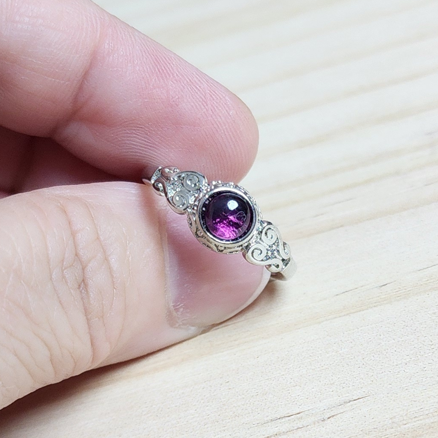 Natural Garnet Adjustable Crystal Ring – Silver Plated Wine Red Gemstone Ring | Energy Jewelry Gift for Women | Cincin Garnet Semula Jadi Boleh Laras