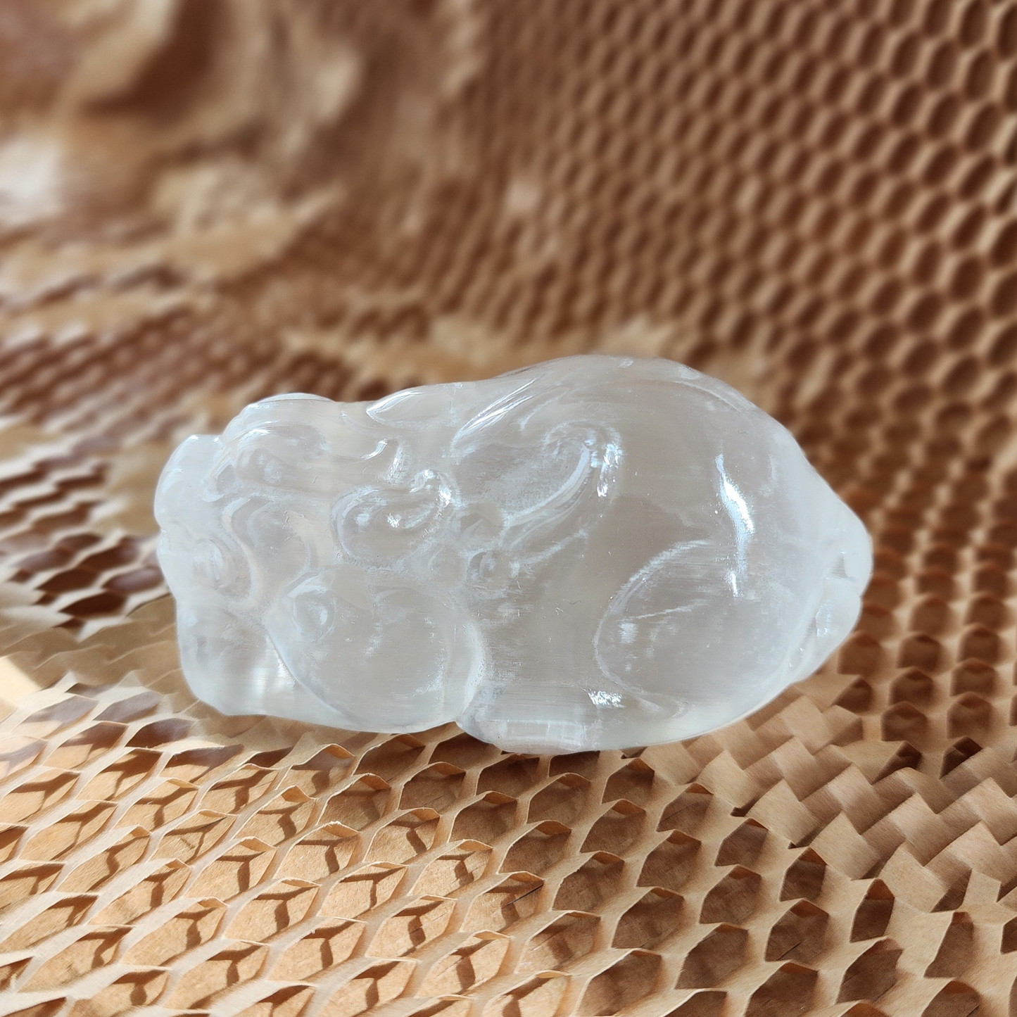 Natural Moroccan Selenite Pixiu Figurine | Hand-Carved Energy Cleansing Décor | Patung Pixiu Selenite Asli Maghribi