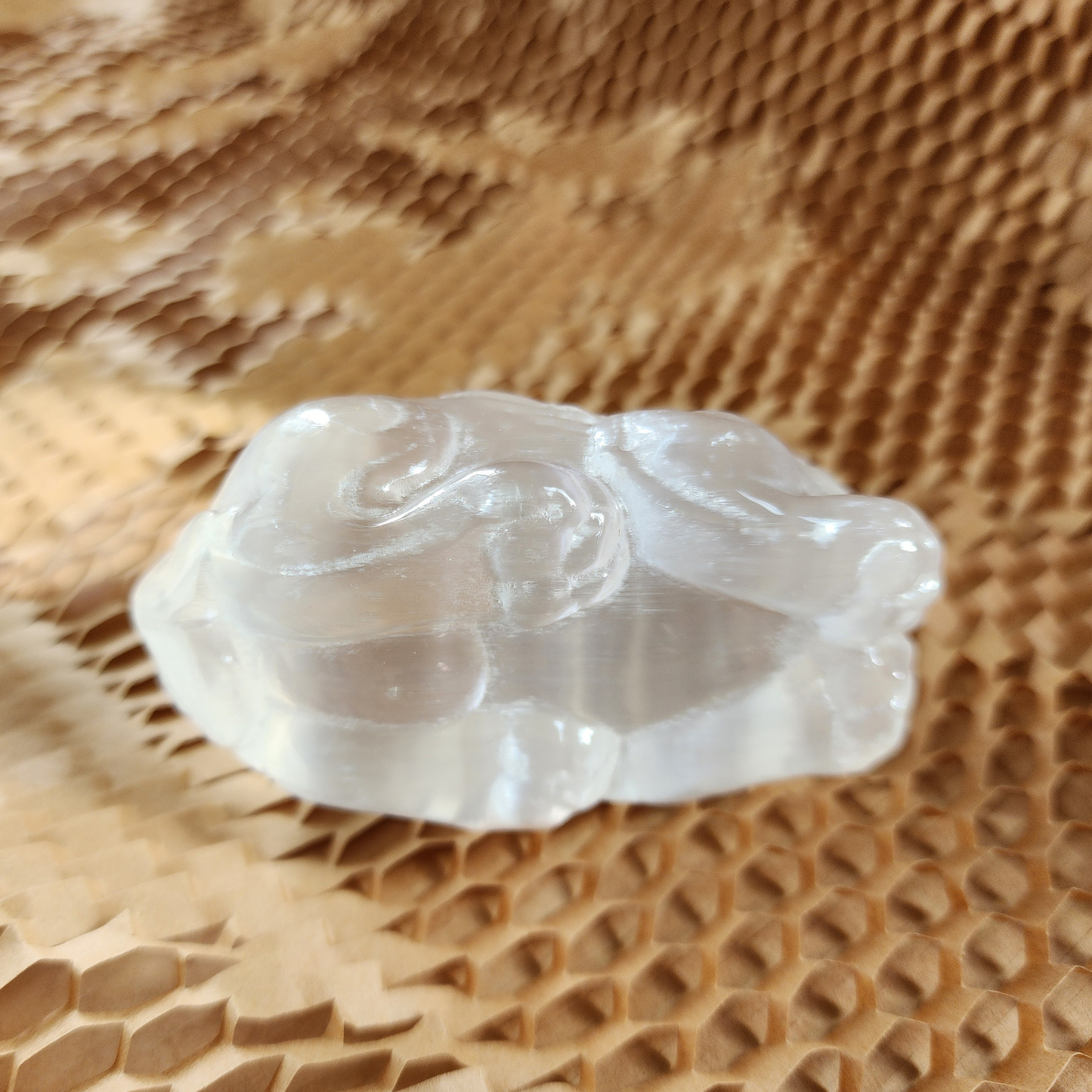 Natural Moroccan Selenite Pixiu Figurine | Hand-Carved Energy Cleansing Décor | Patung Pixiu Selenite Asli Maghribi