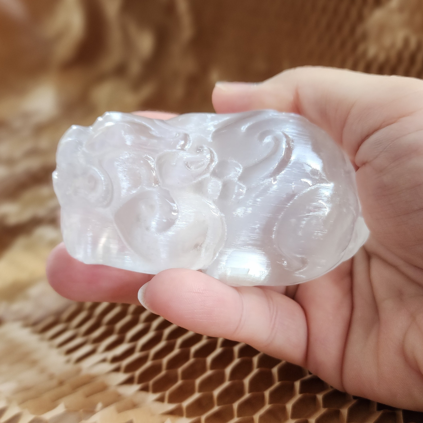 Natural Moroccan Selenite Pixiu Figurine | Hand-Carved Energy Cleansing Décor | Patung Pixiu Selenite Asli Maghribi