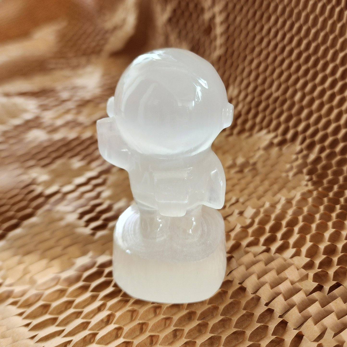 Natural Moroccan Selenite Astronaut Carving｜Healing Home Decor｜Real Item Patung Angkasawan Selenite Asli Morocco｜Hiasan Rumah & Tenaga Penyembuhan