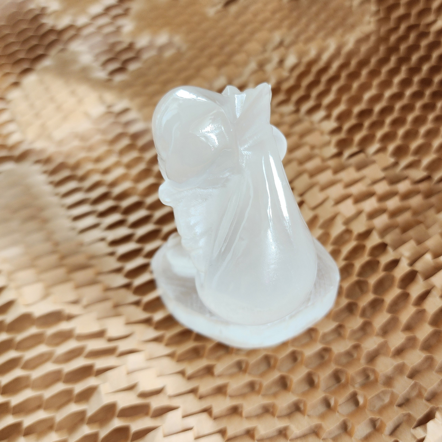 Natural Moroccan Selenite Santa Figurine | Hand-Carved Energy Cleansing Décor | Patung Santa Selenite Asli Maghribi