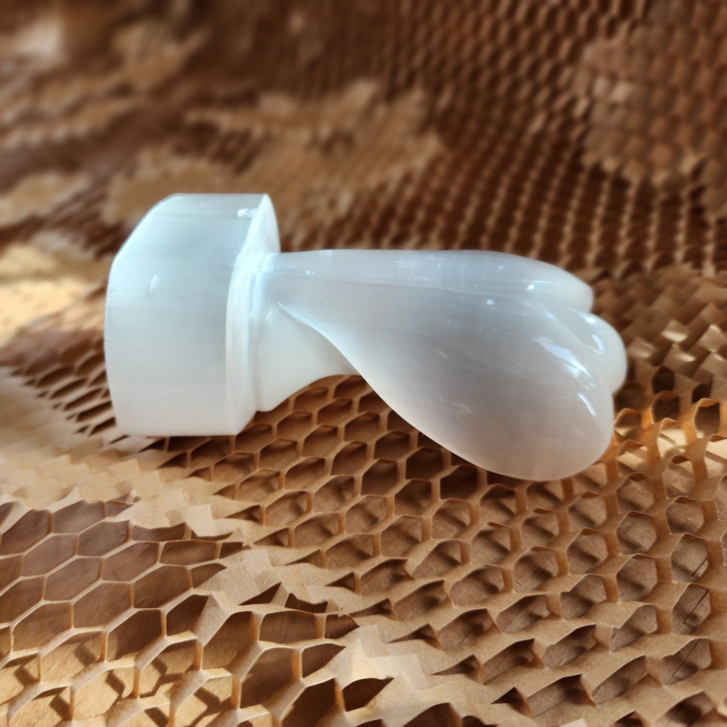 Natural Moroccan Selenite Angel Figurine | Hand-Carved Energy Cleansing Décor | Patung Malaikat Selenite Asli Maghribi