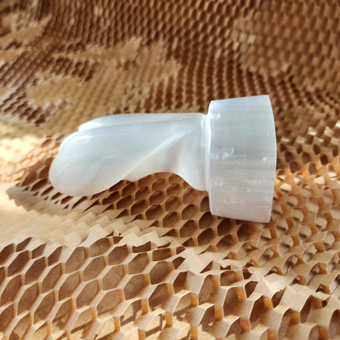 Natural Moroccan Selenite Angel Figurine | Hand-Carved Energy Cleansing Décor | Patung Malaikat Selenite Asli Maghribi