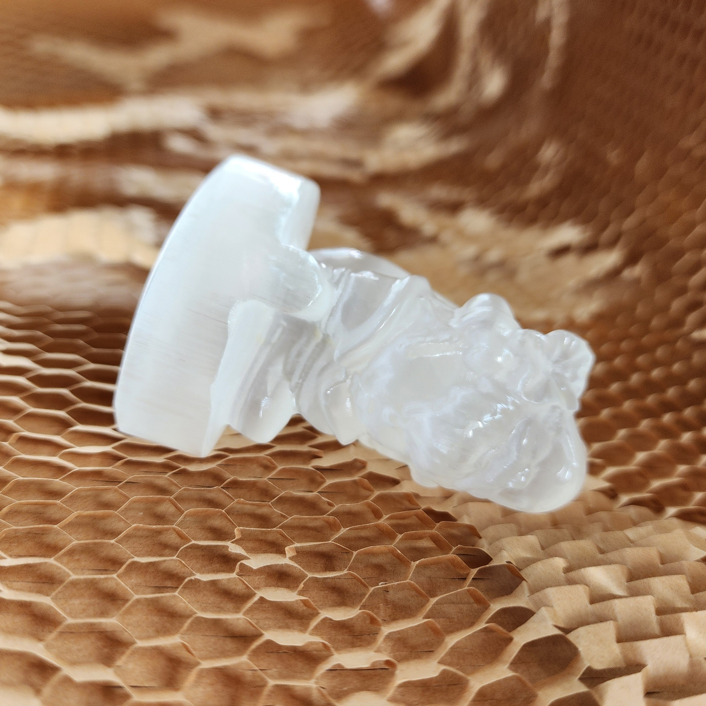 Natural Moroccan Selenite Santa Figurine | Hand-Carved Energy Cleansing Décor | Patung Santa Selenite Asli Maghribi