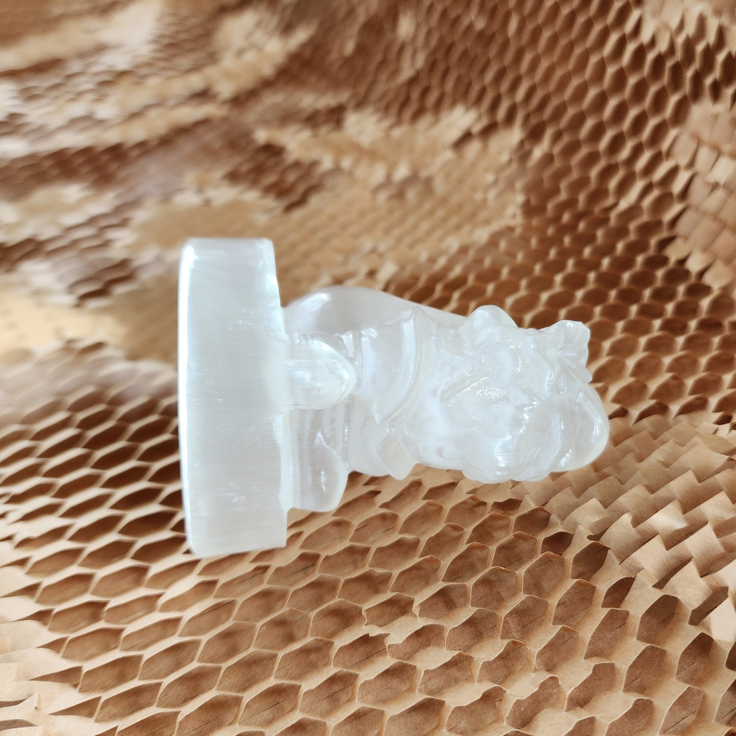 Natural Moroccan Selenite Santa Figurine | Hand-Carved Energy Cleansing Décor | Patung Santa Selenite Asli Maghribi