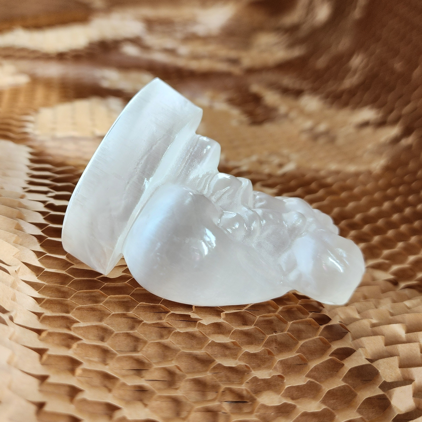Natural Moroccan Selenite Santa Figurine | Hand-Carved Energy Cleansing Décor | Patung Santa Selenite Asli Maghribi