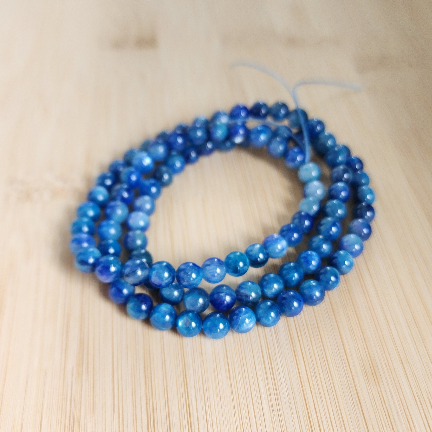 Natural Kyanite Triple-Wrap Bracelet & Necklace｜Deep Blue Crystal for Throat Chakra Balance & Energy Cleansing ‖ Gelang & Rantai Kyanite Tiga Lilitan Asli｜Kristal Biru Untuk Seimbangkan Chakra Tekak & Pembersihan Tenaga