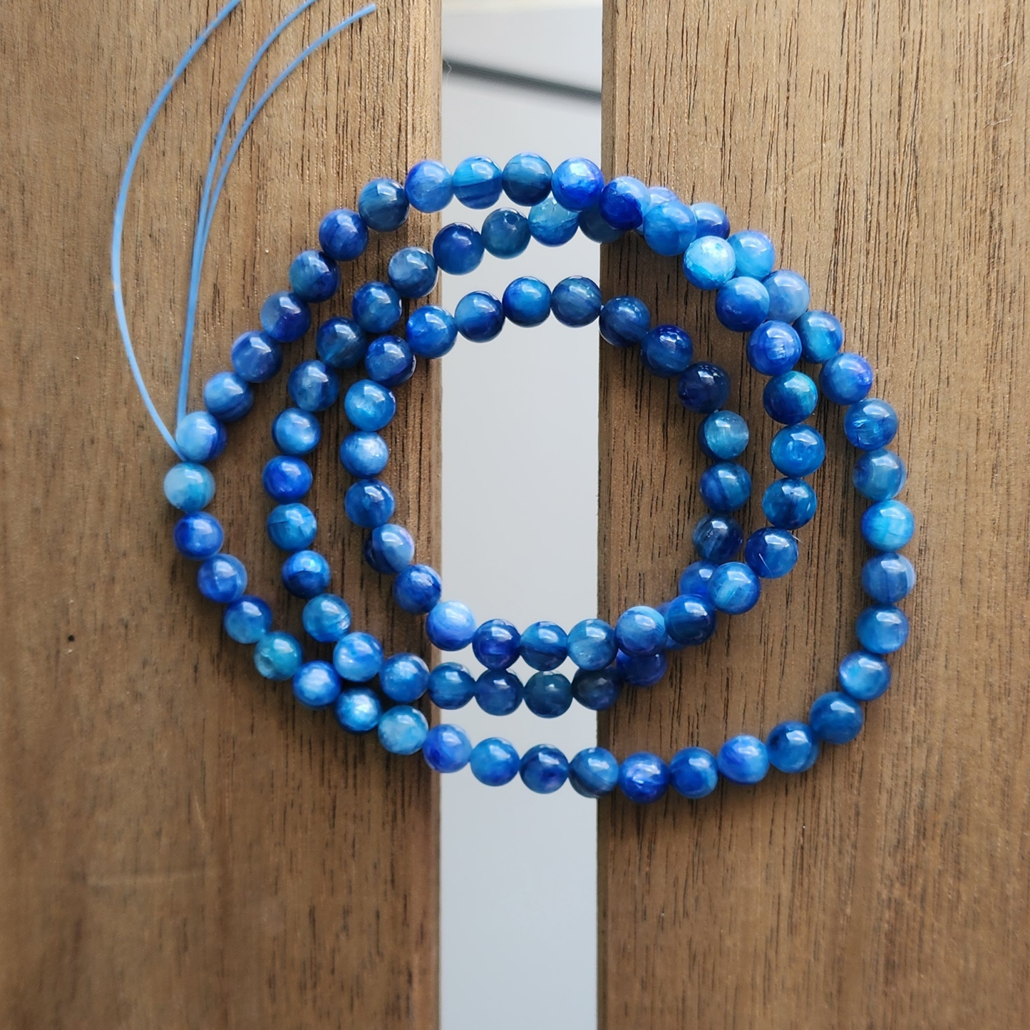 Natural Kyanite Triple-Wrap Bracelet & Necklace｜Deep Blue Crystal for Throat Chakra Balance & Energy Cleansing ‖ Gelang & Rantai Kyanite Tiga Lilitan Asli｜Kristal Biru Untuk Seimbangkan Chakra Tekak & Pembersihan Tenaga