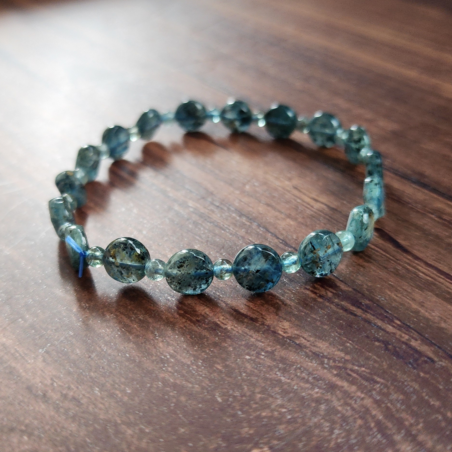 Natural Kyanite Bracelet | Blue-Green Faceted Crystal | Elastic Fit, Healing Jewelry | Gelang Kyanite Asli Biru-Hijau｜Tenaga Pemulihan｜Buatan Tangan