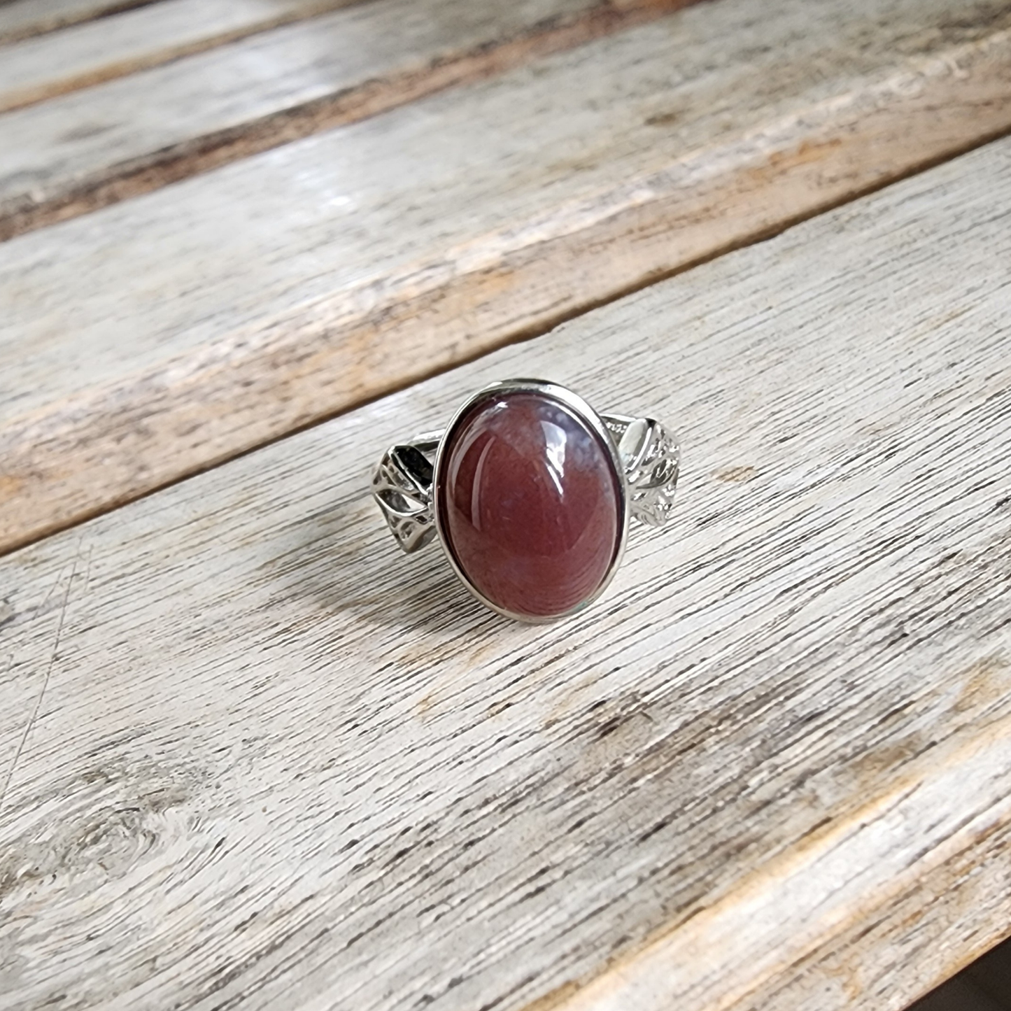 Natural Red Gemstone Adjustable Ring | Silver-Plated Vintage Crystal Jewelry | Cincin Batu Merah Semula Jadi Boleh Laras | Barang Kemas Elegan