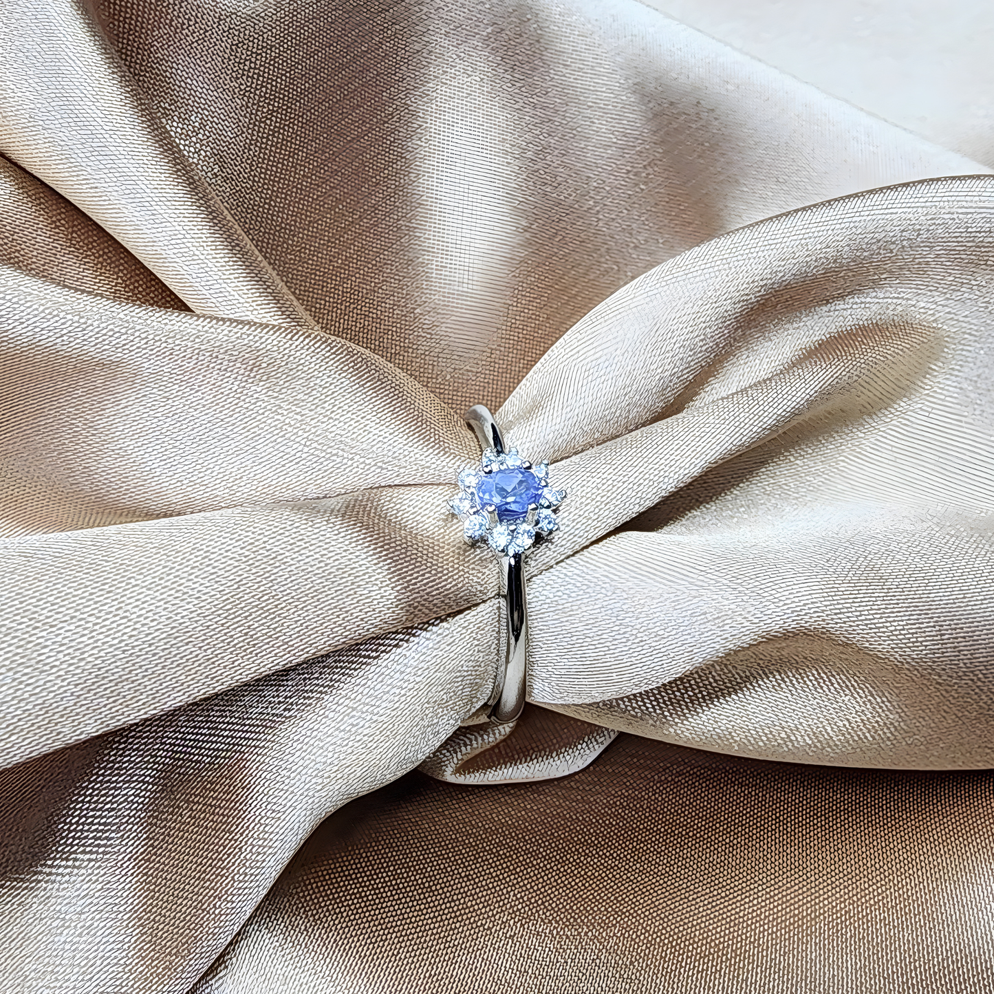 Natural Tanzanite Adjustable Ring | Silver-Plated Floral Solitaire Minimalist Open Ring | Cincin Tanzanite Semula Jadi Bersadur Perak | Rekaan Bunga Minimalis Boleh Laras